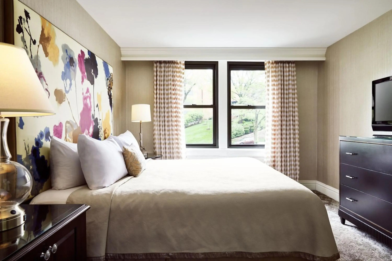 The Raphael Hotel, Autograph Collection