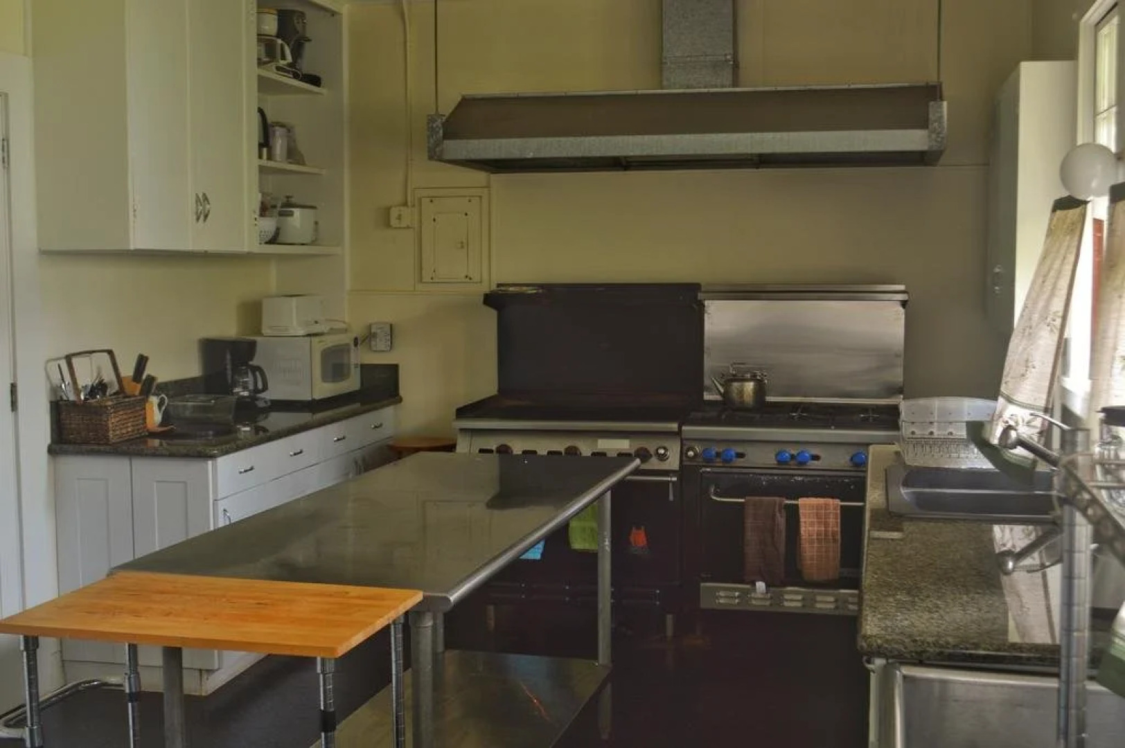 Banyan Tree Bed And Breakfast Retreat