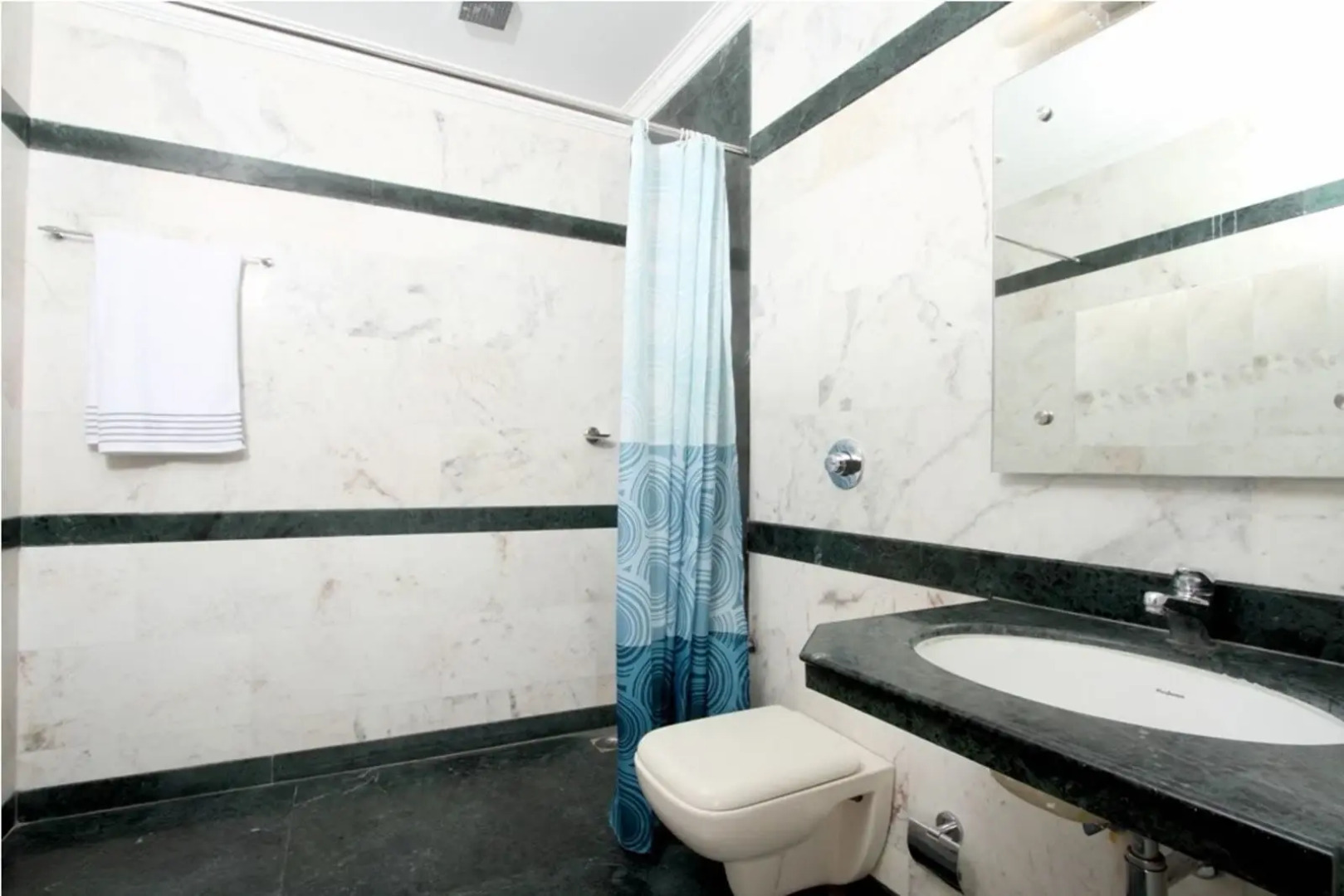 Nahar Manchester Inn