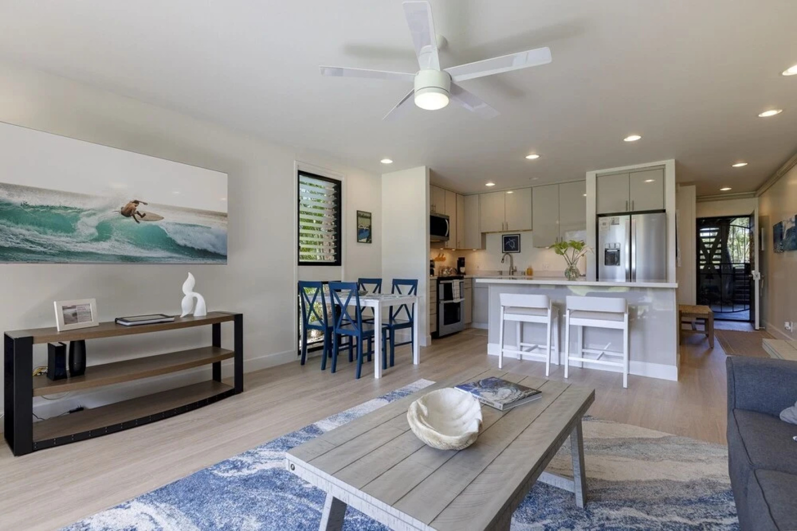 Kuic146w 1 Bedroom Condo by RedAwning