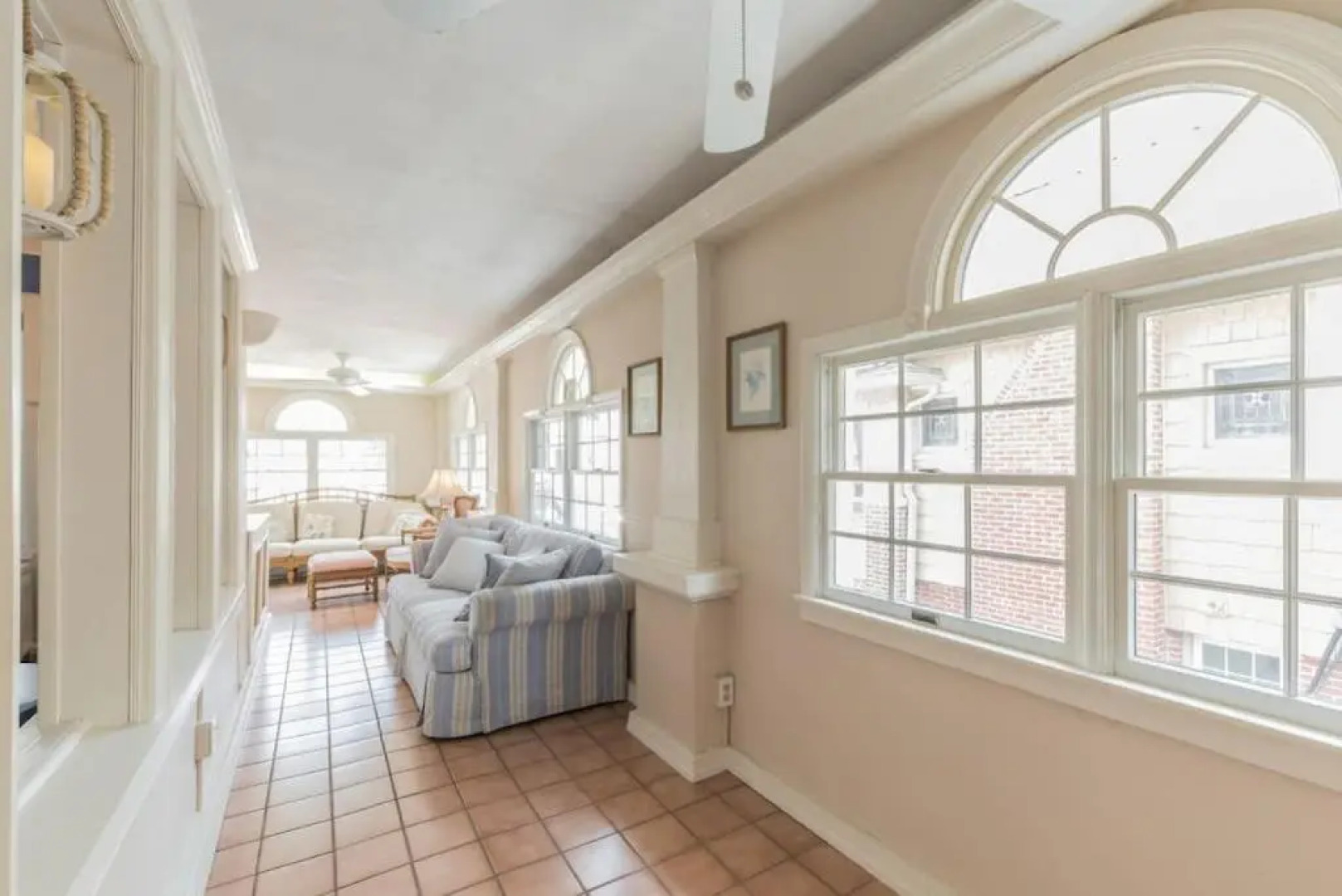 Beach Block 7 bdrms Parking Patio and Sunroom