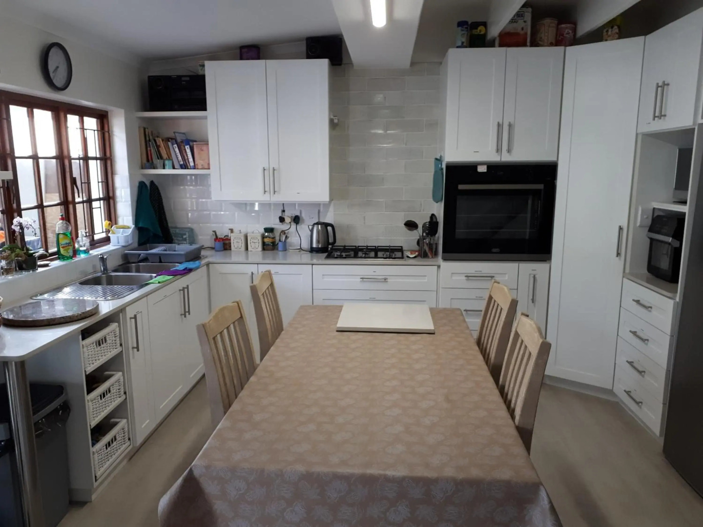 6 bedroom house and cottage