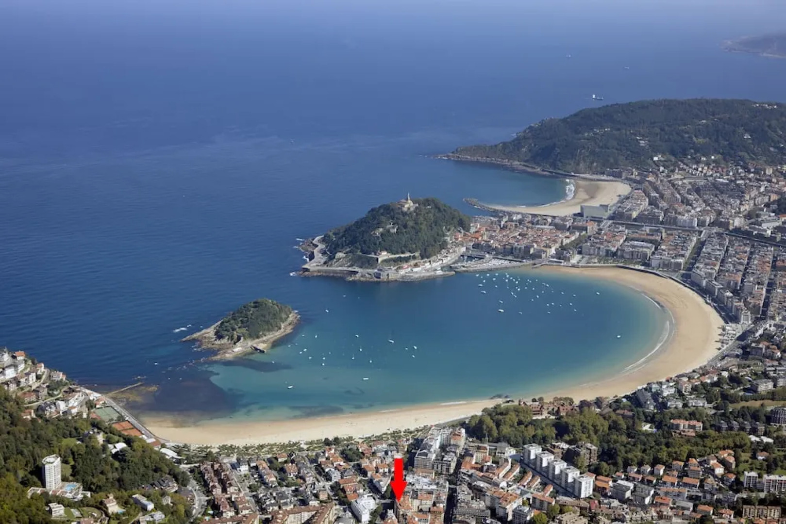 Playa de Ondarreta 3 by FeelFree Rentals