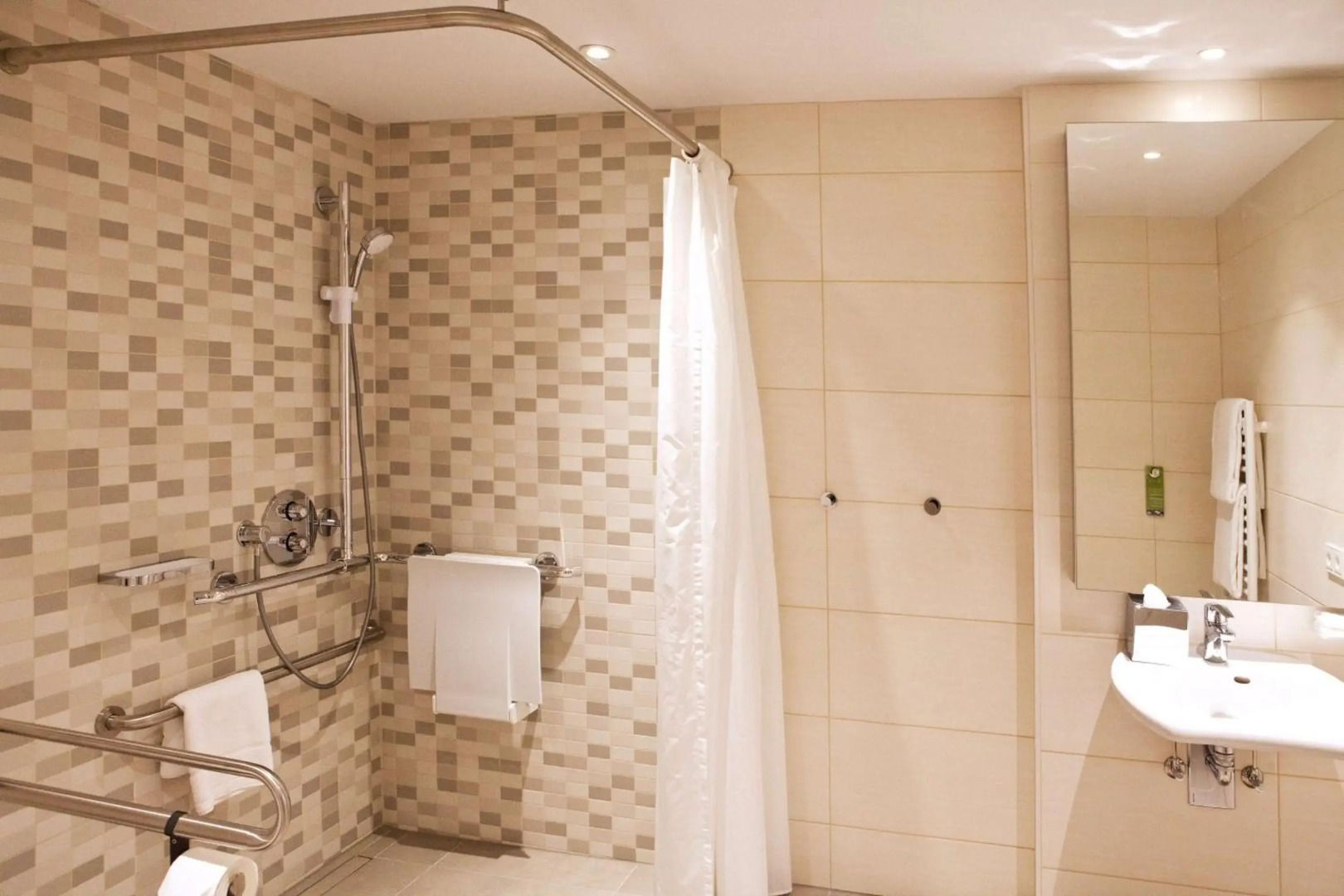 Hampton by Hilton Berlin City East Side Gallery