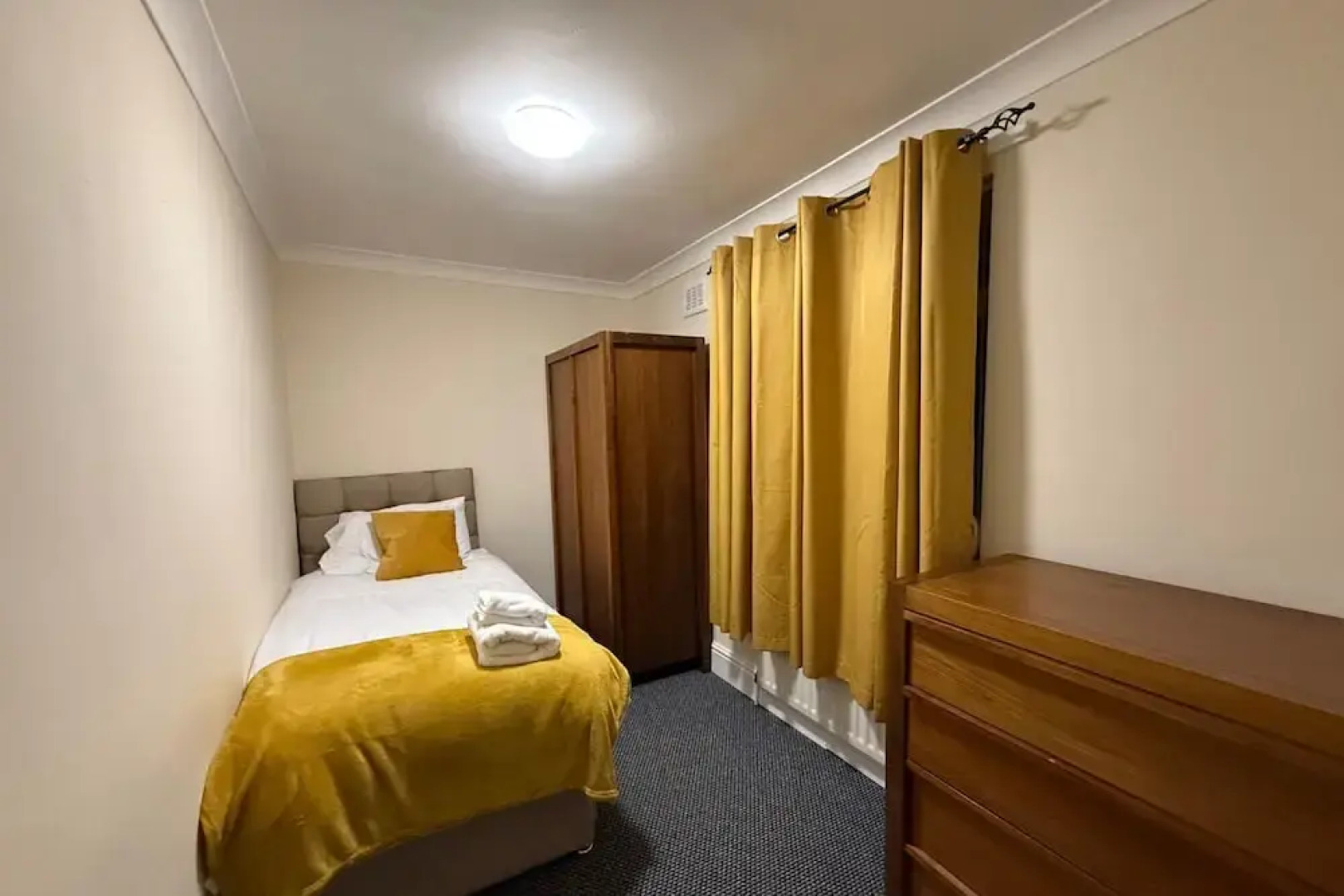 Charming 3BR House - Wifi, Parking, Pet Friendly