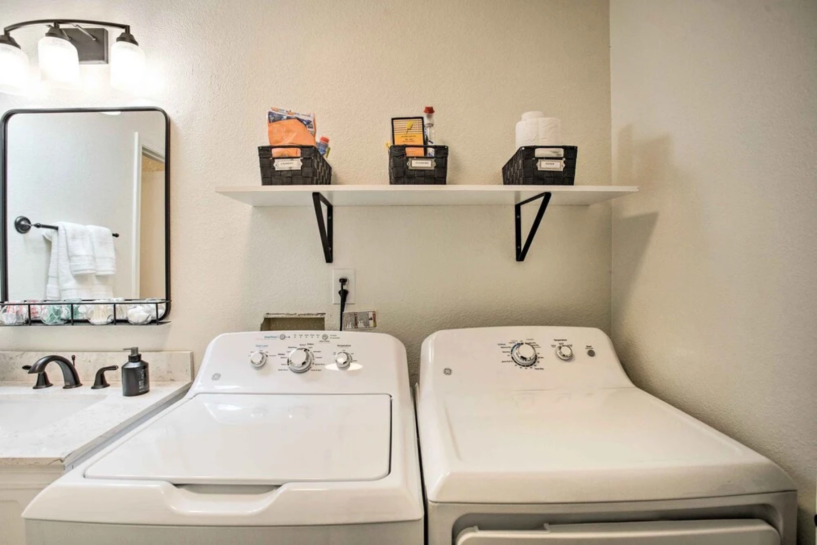 Stunning Condo By Trails, Nat'l Monument!