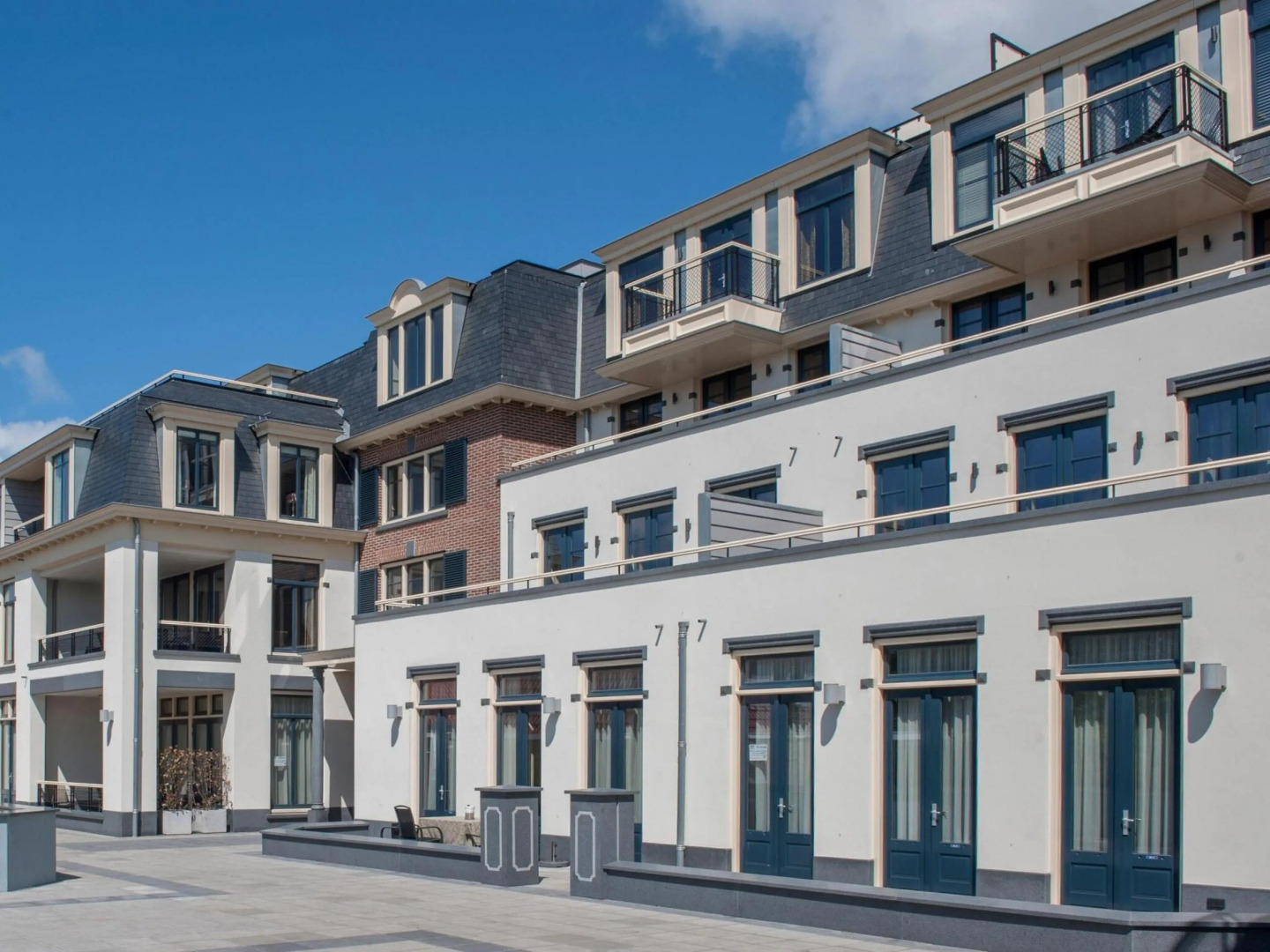 Apartment with AC and washing machine, in a residence 200 m from the beach