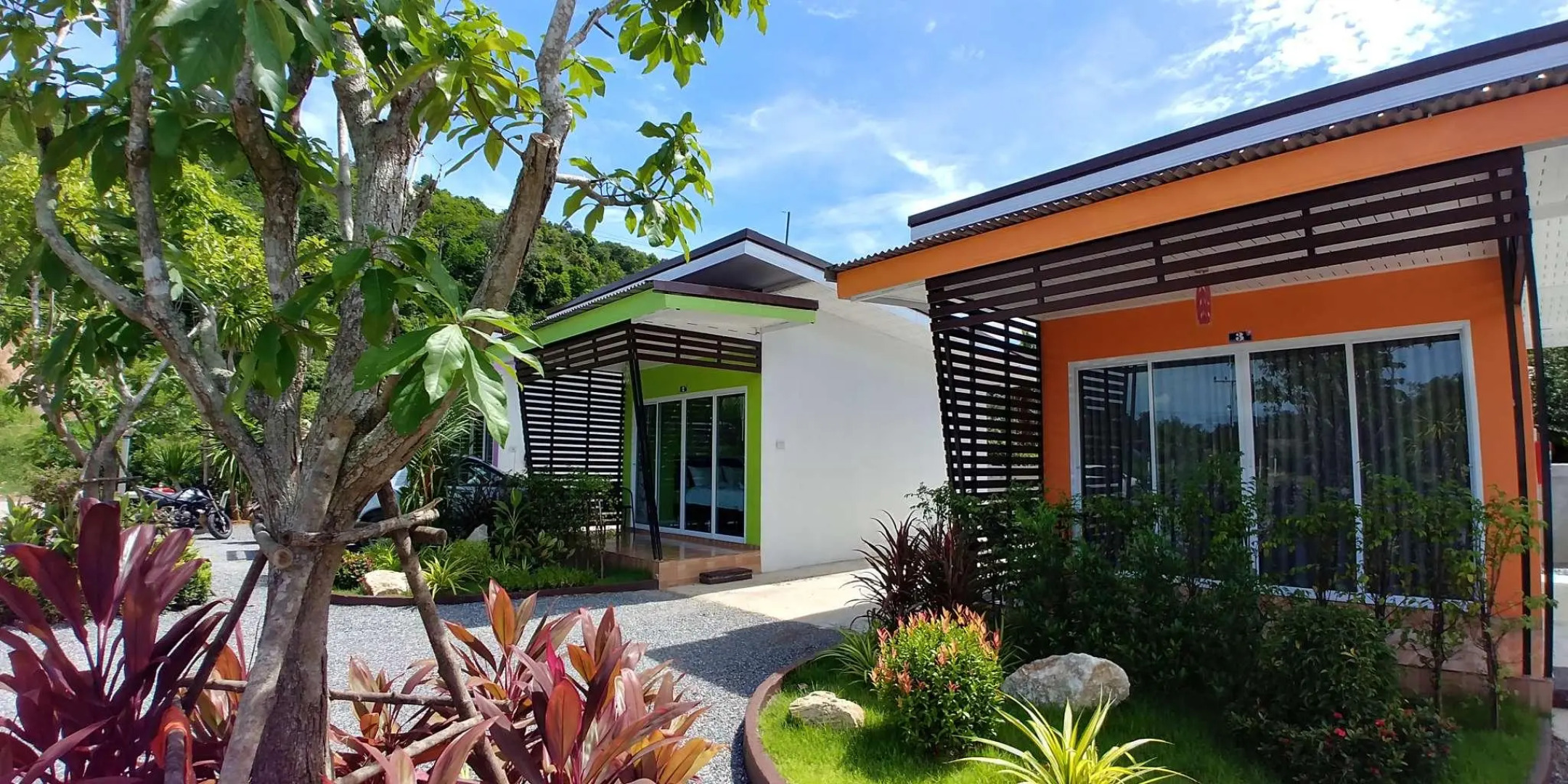 Thipburee Riverside Hotel