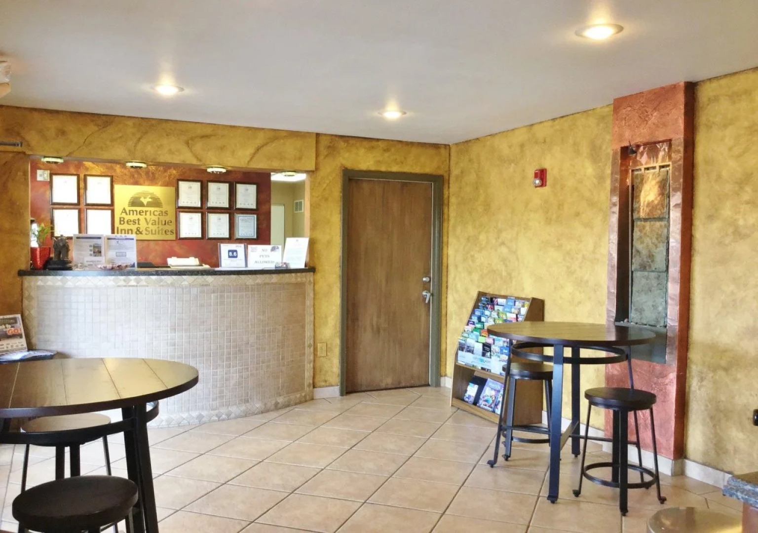 Americas Best Value Inn & Suites University Ave