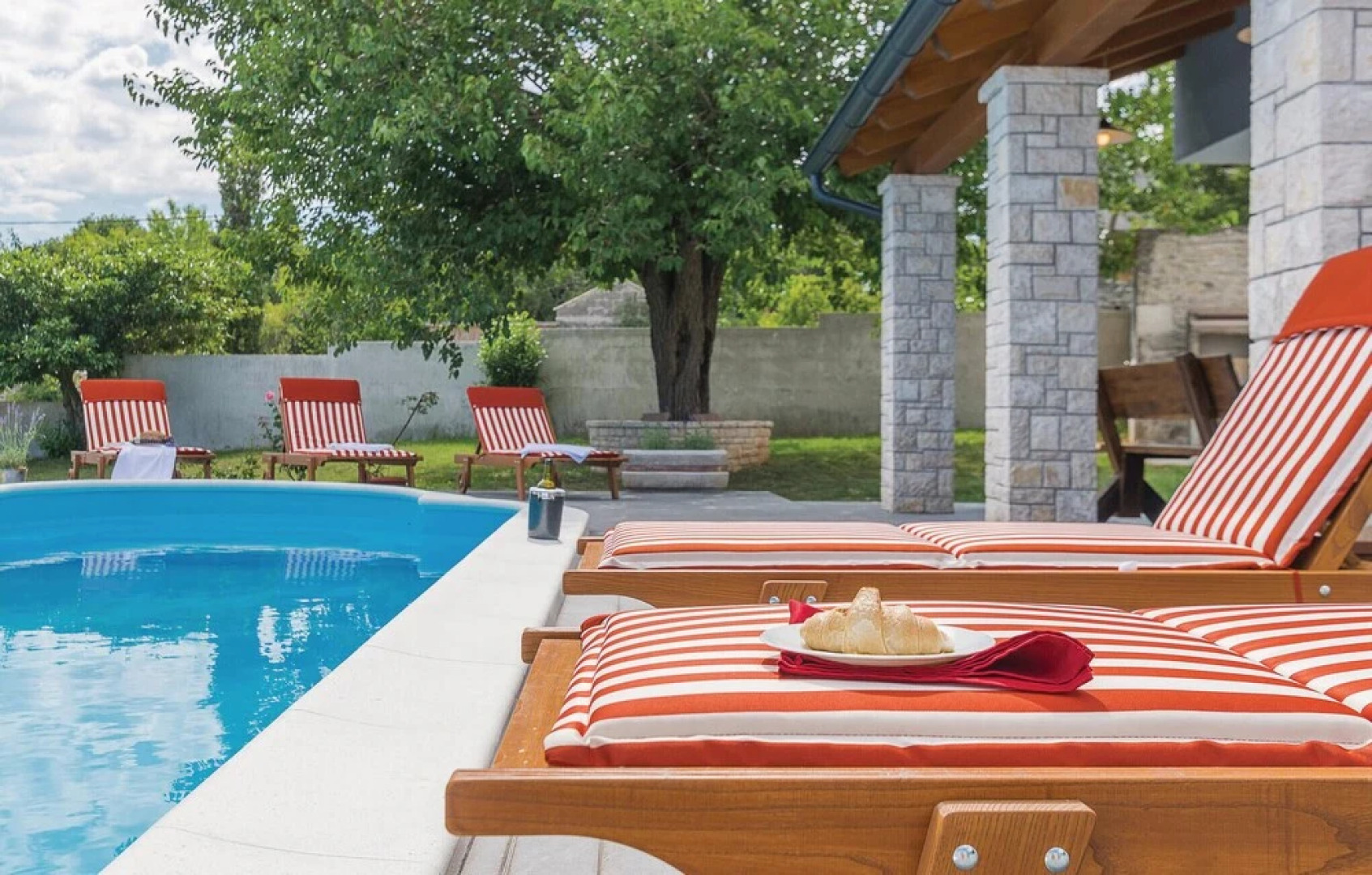 Amazing Home in Manjadvorci With Wifi and 4 Bedrooms