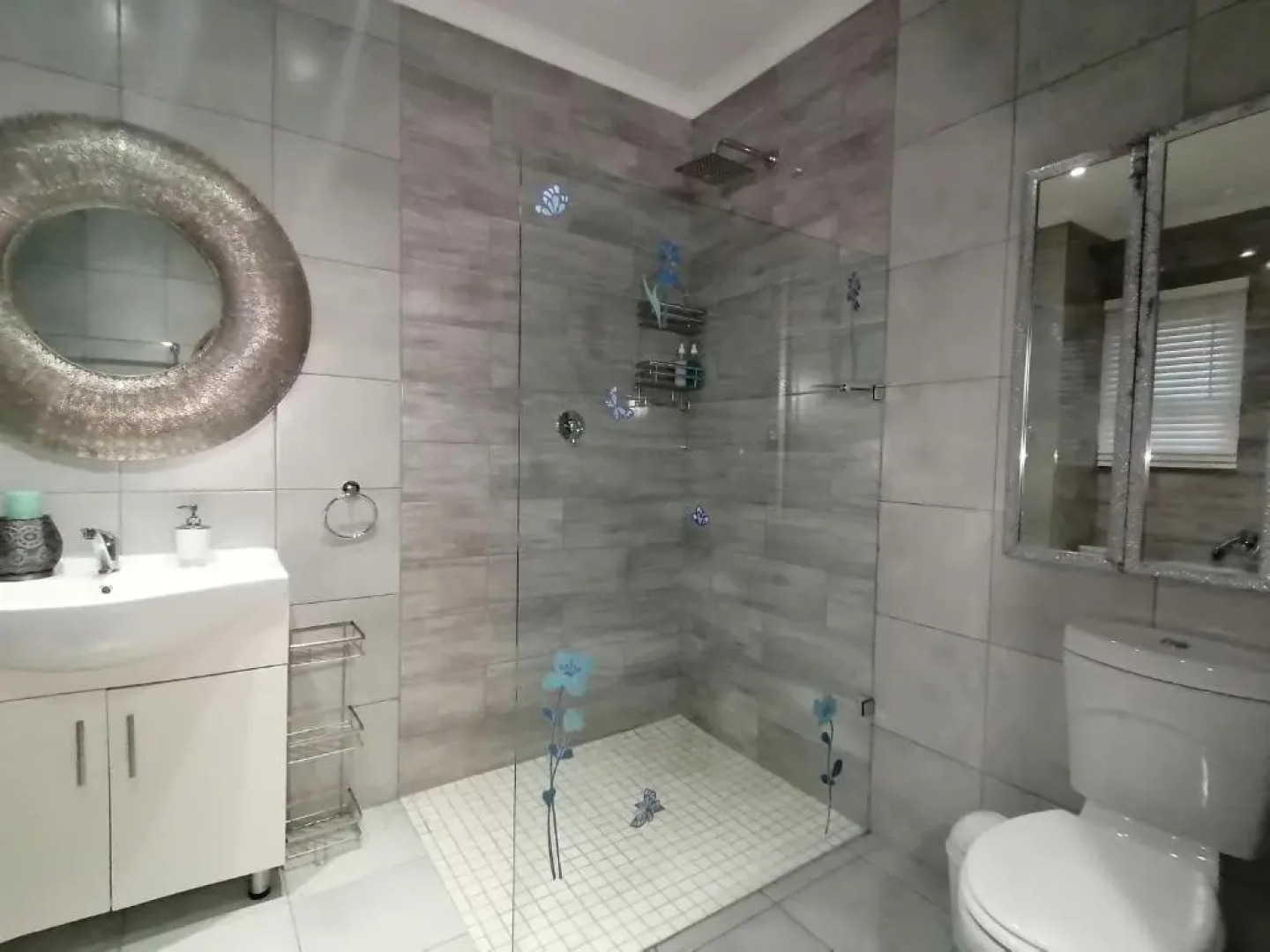 Roxy's Rest Guest House