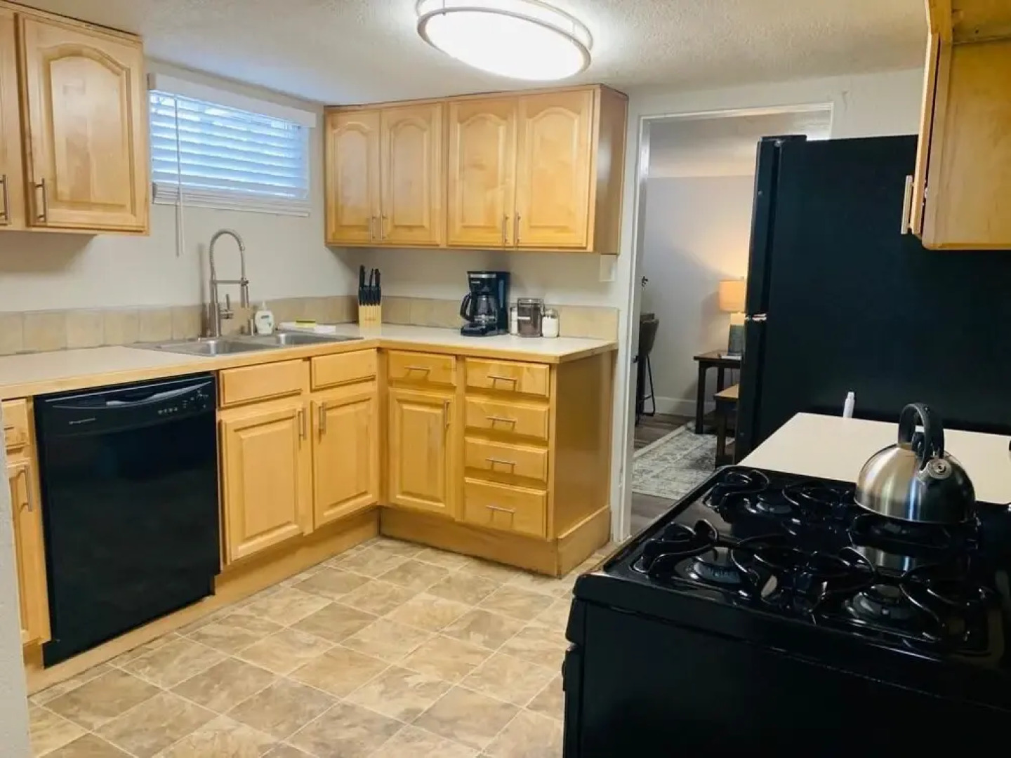 Inviting Bungalow Next to UNC - Free cruiser bikes!