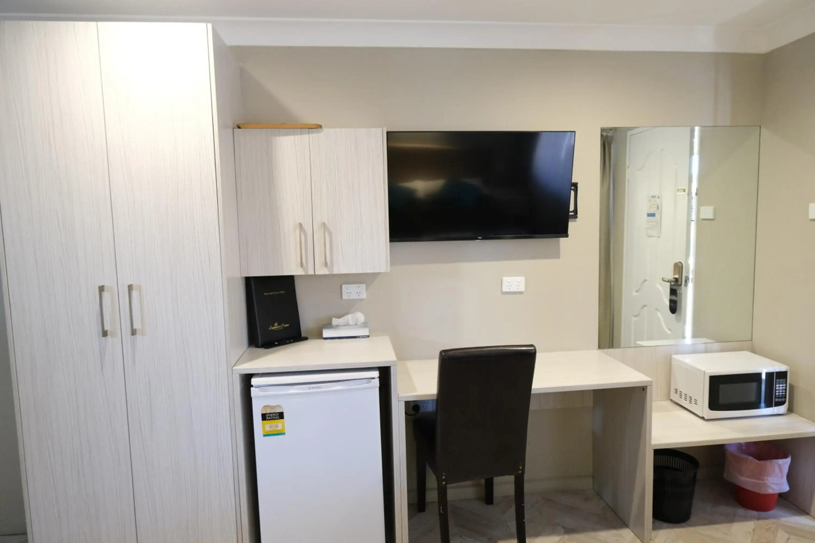 Sapphire Palms Motel