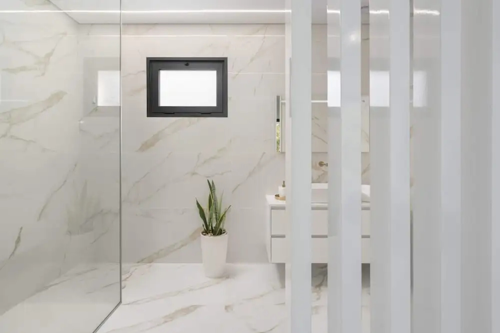 Sun, Pool and Comfort, The White House