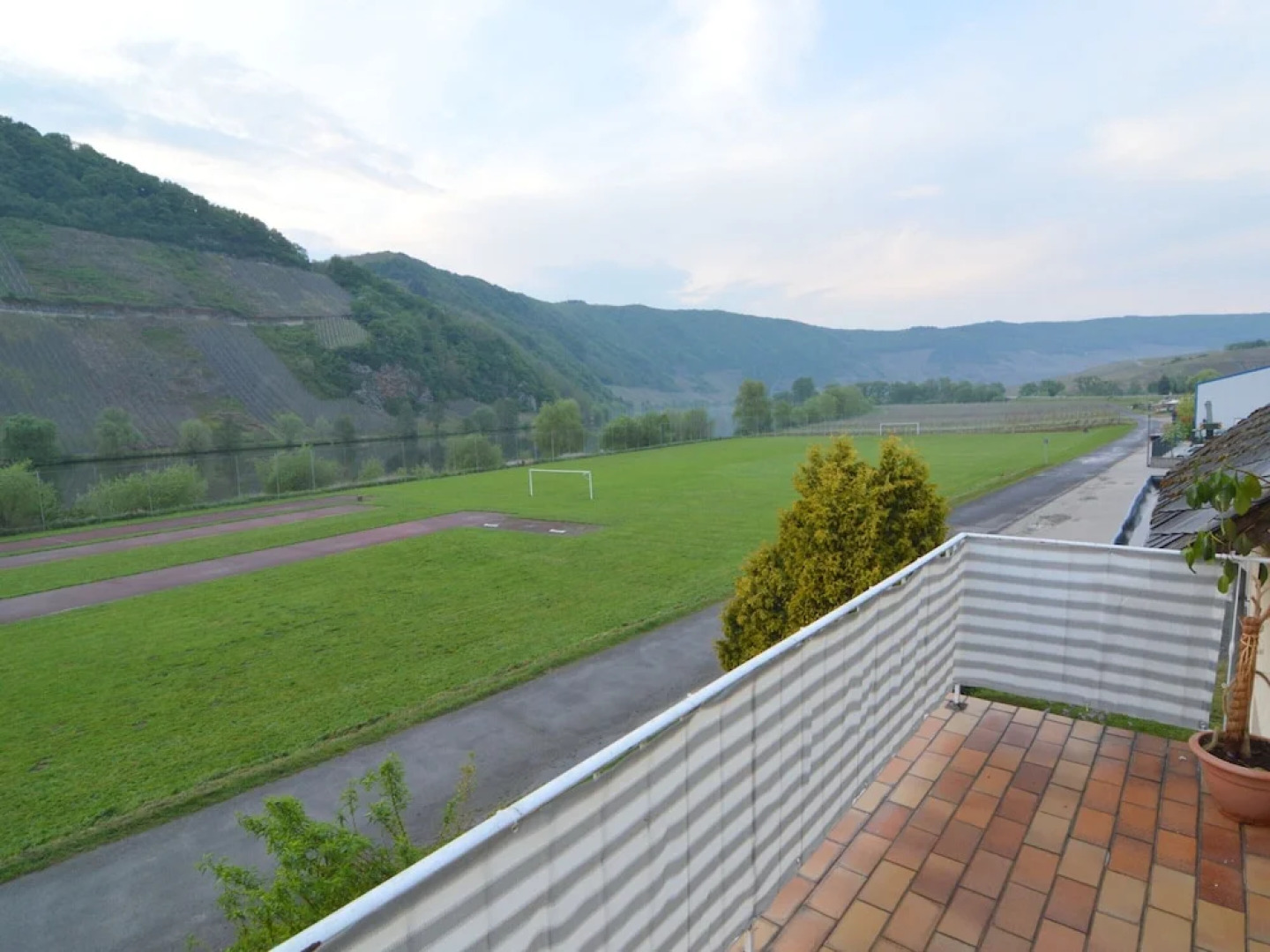 Cozy Apartment in Neumagen-Dhron near Lake Mosel with Garden