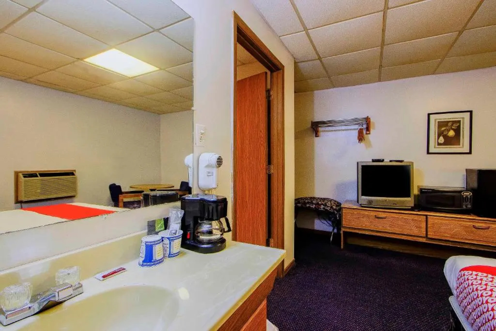 OYO Hotel Chapmanville Inn, WV - Hwy 119