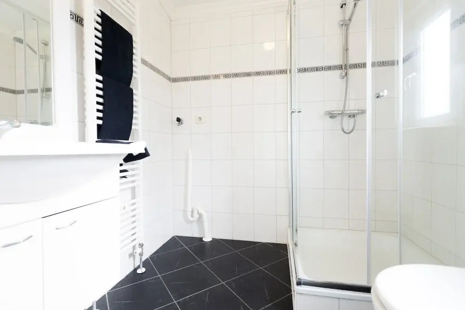 Detached Light Chalet With Dishwasher not far From Hoorn