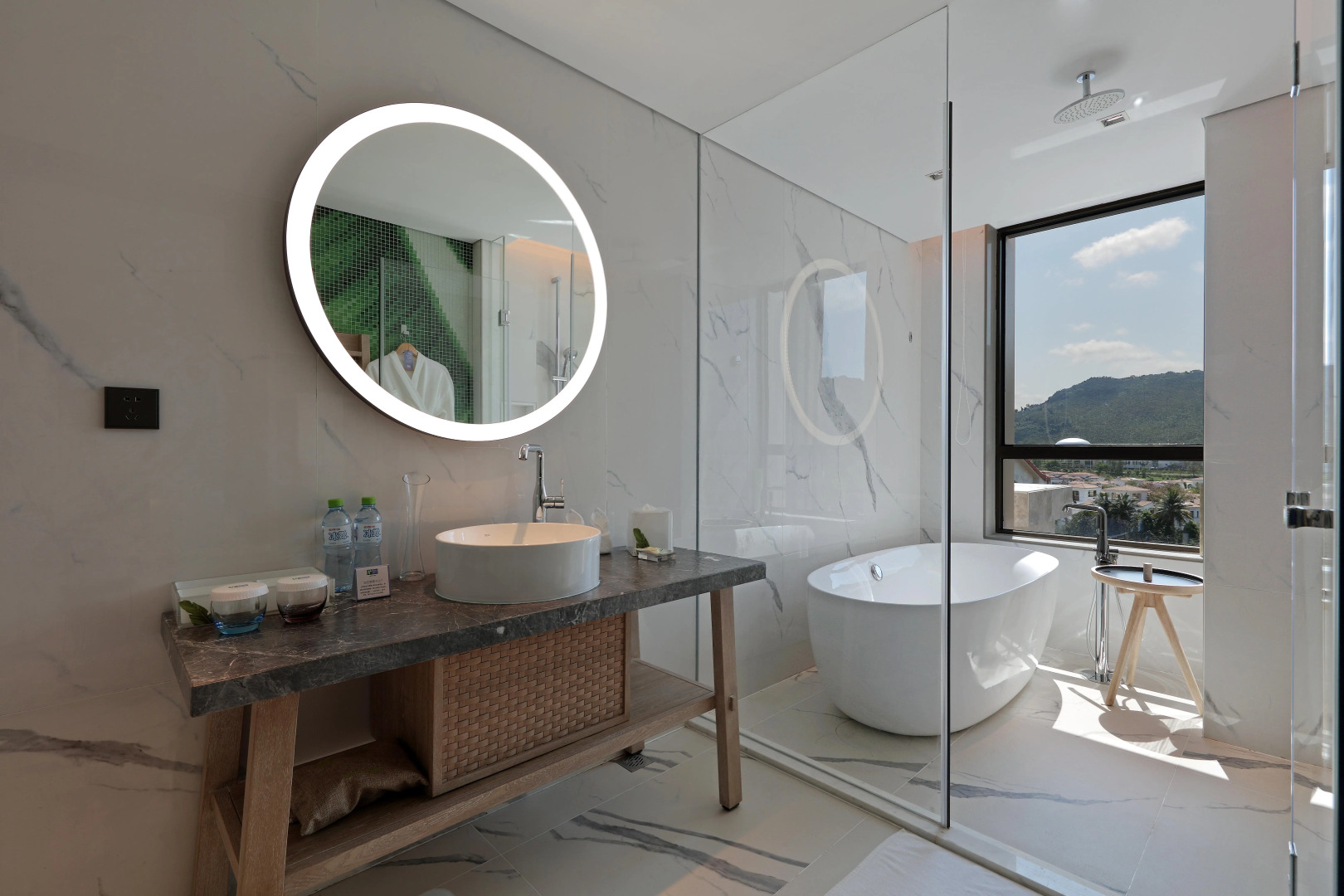 Holiday Inn Resort Qionghai Guantang by IHG