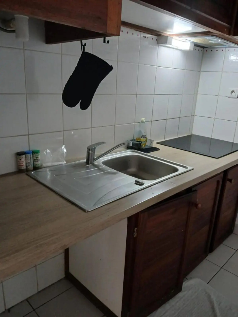 blue and yellow, appartement au calme, avec piscine, WIFI