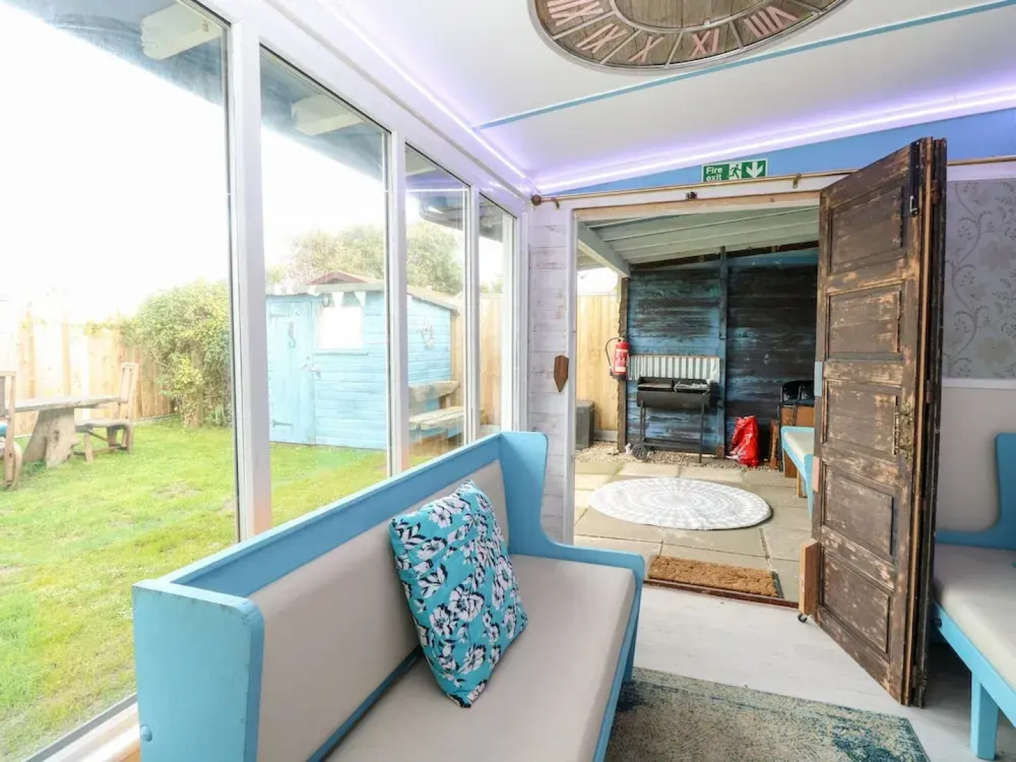 White Rabbit, Cross Lane