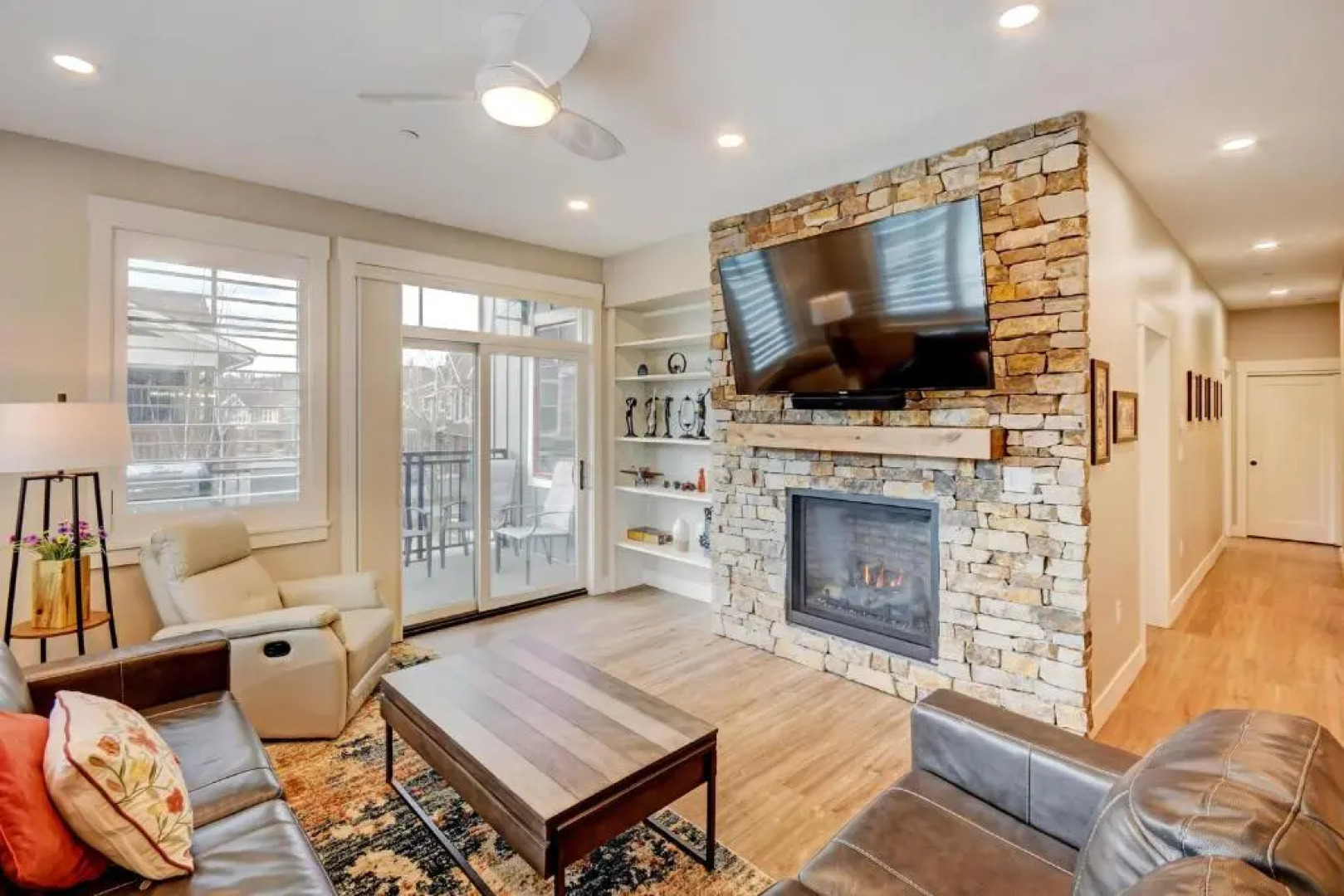 New Luxury Loft #103 Near Resort Huge Hot Tub & Views - FREE Activities & Equipment Rentals Daily