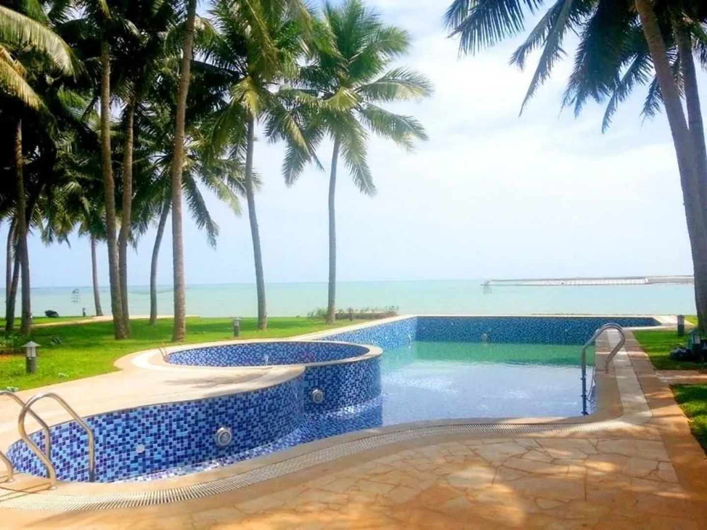 Coconut Grove Herton Sea View Hotel