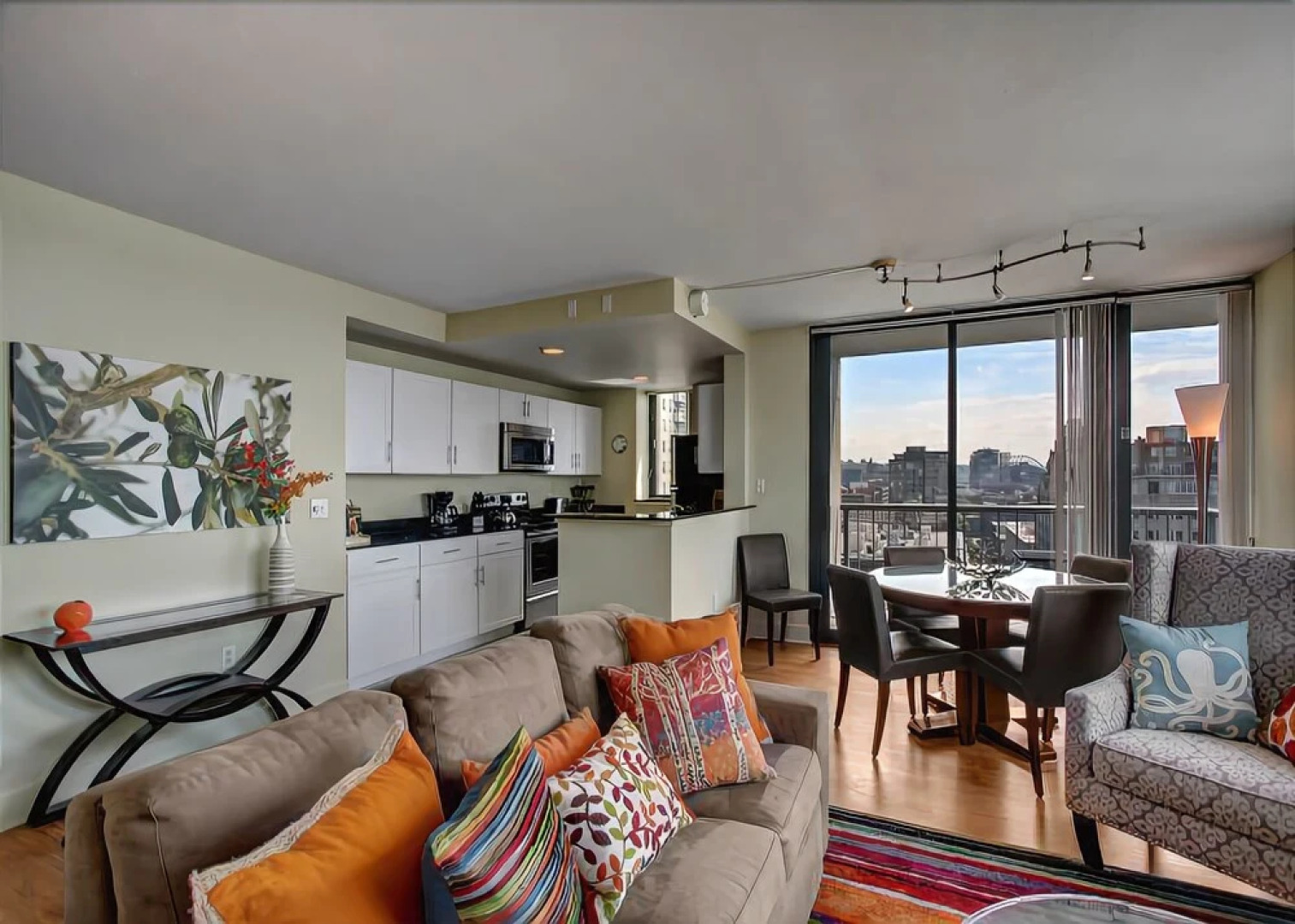 Harbor Steps Sound View Suite - Two Bedroom Apartment with Balcony