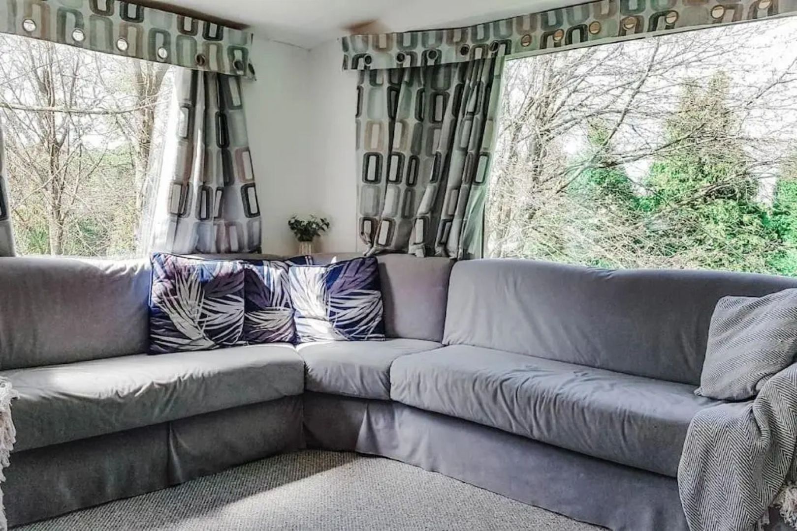 3 Bedroom Caravan with On-Site Pool, Island View 6