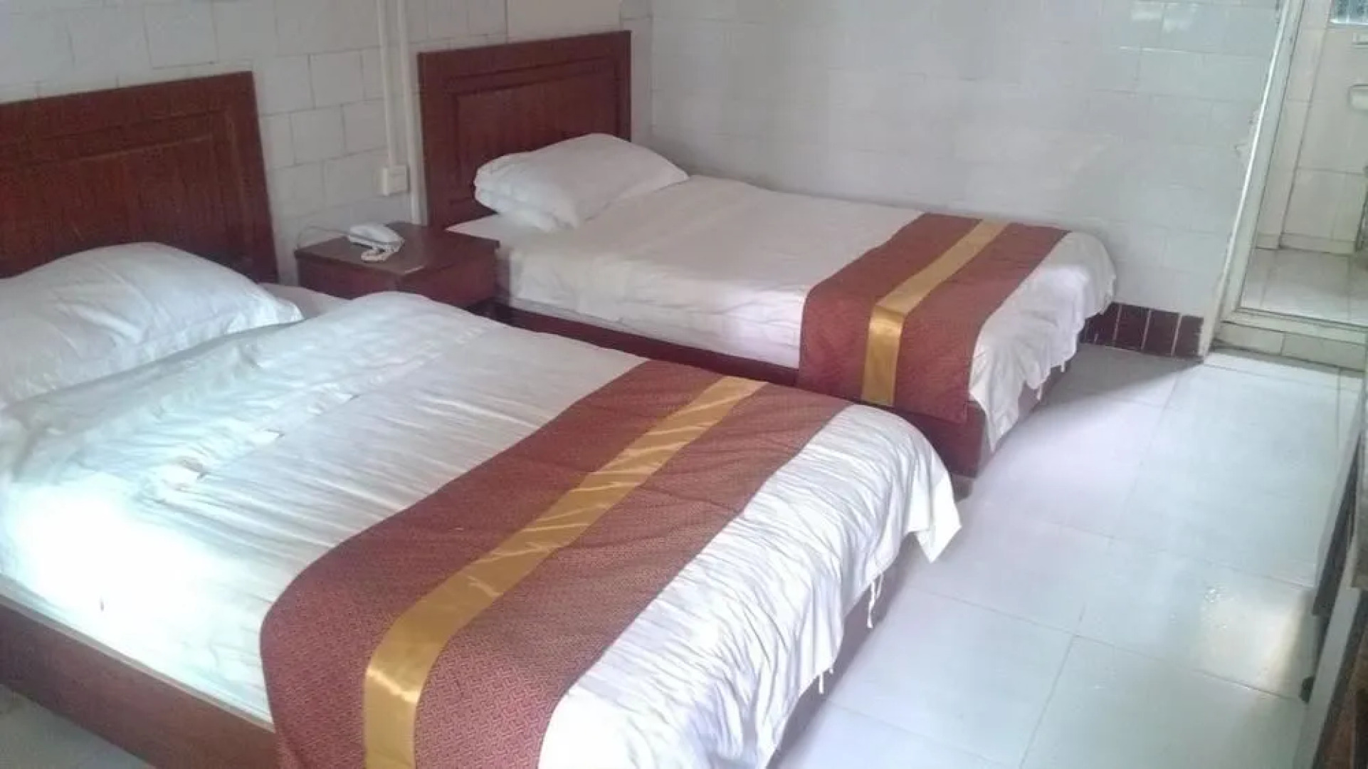 Wuzhishan Baolong Hotel