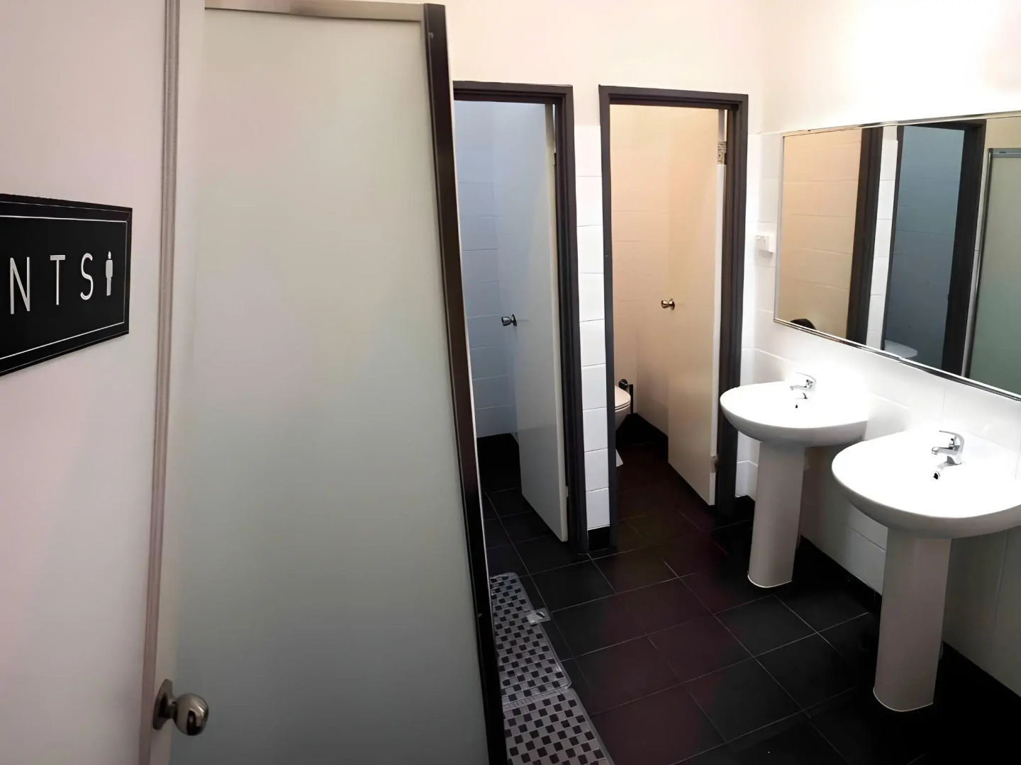 The Shiralee - Hostel