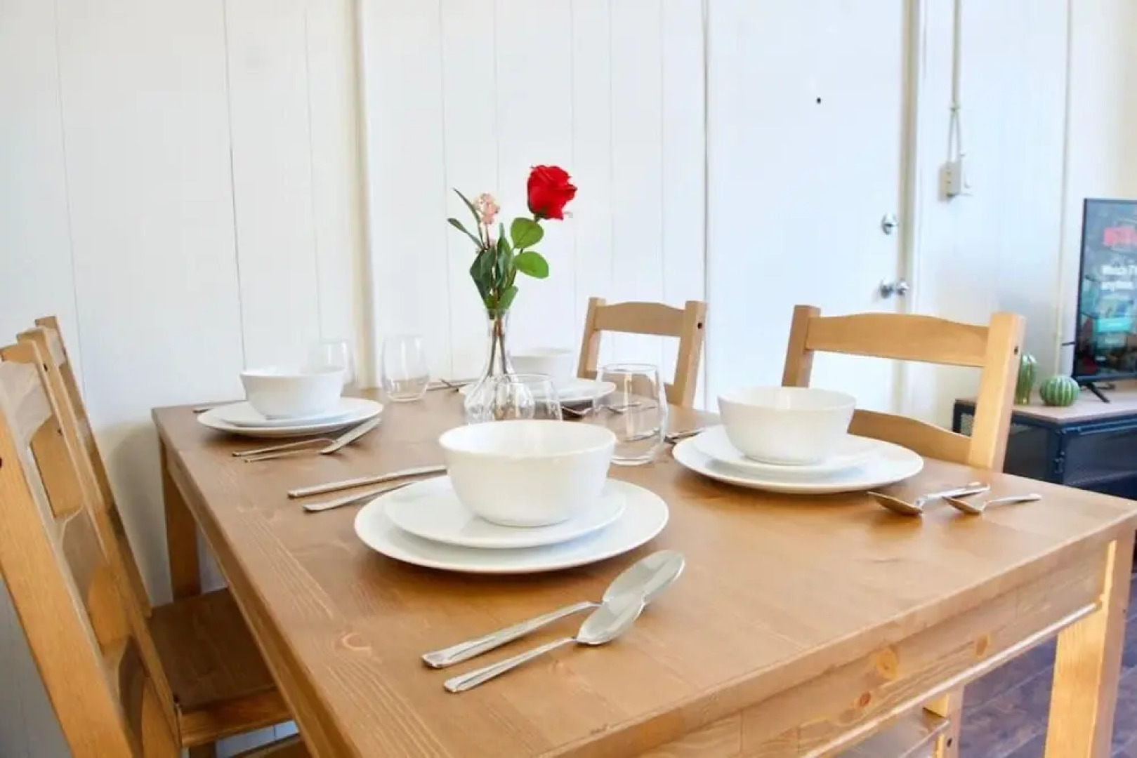 Stunning Large Gorgeous Space DT Parking Coffee