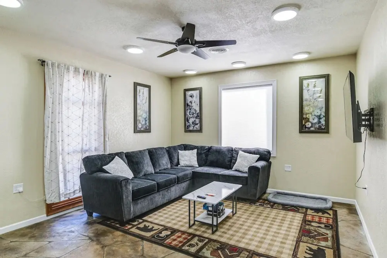 2 Mi to Main St: Newton Guest House