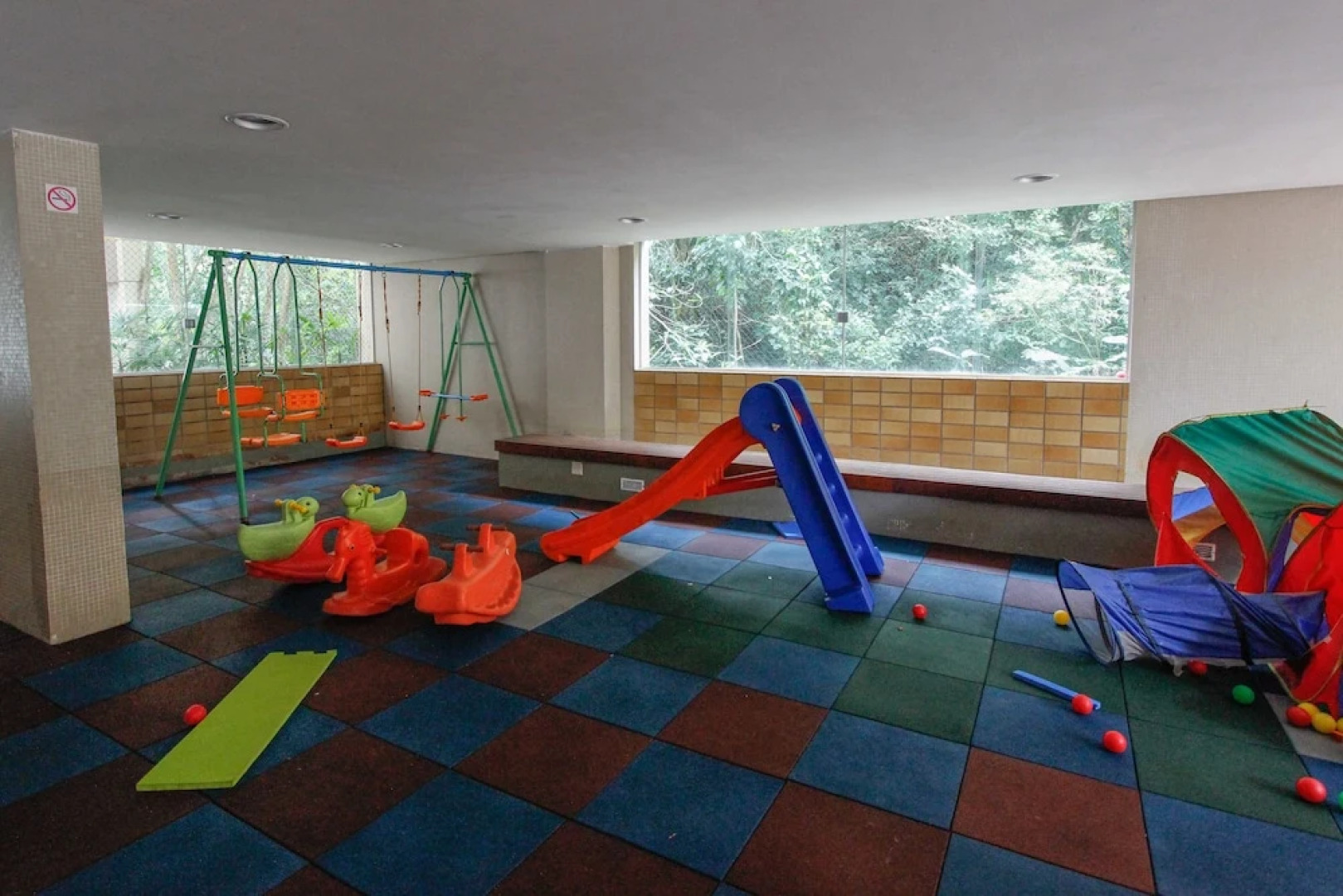 150m da praia com piscina aquecida e sauna