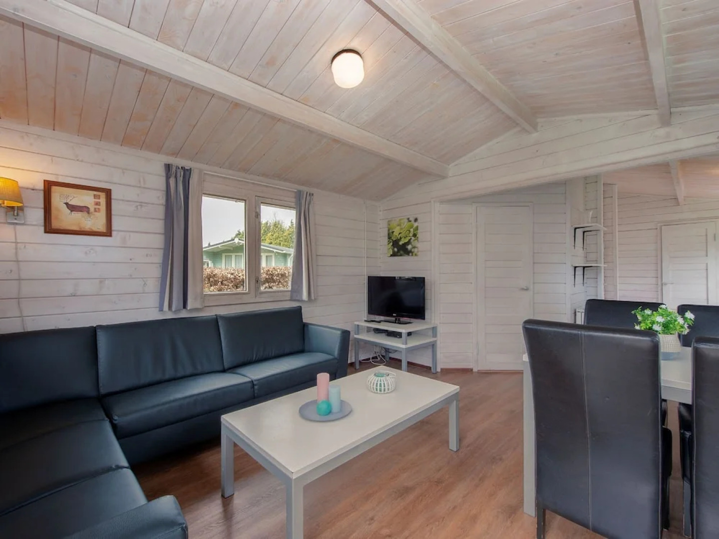 Cozy Wooden Chalet in Pedestrian Area