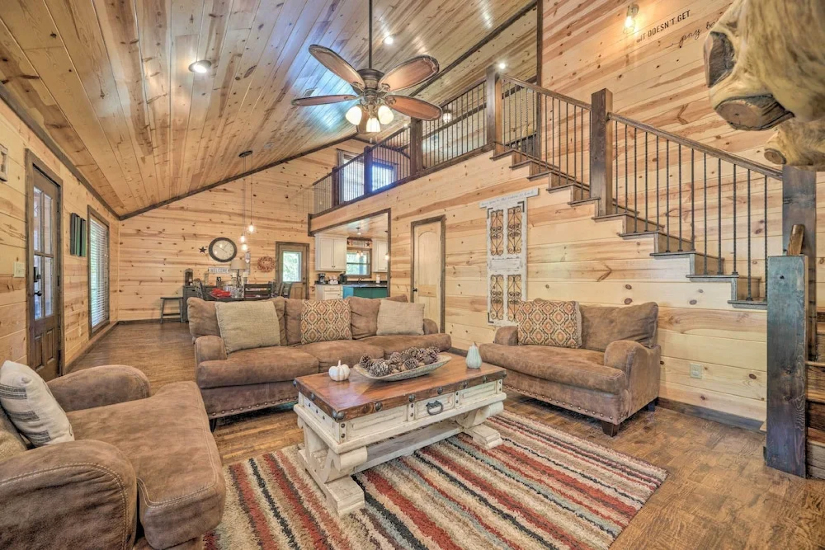 Broken Bow Escape w/ Hot Tub & Basketball Court!