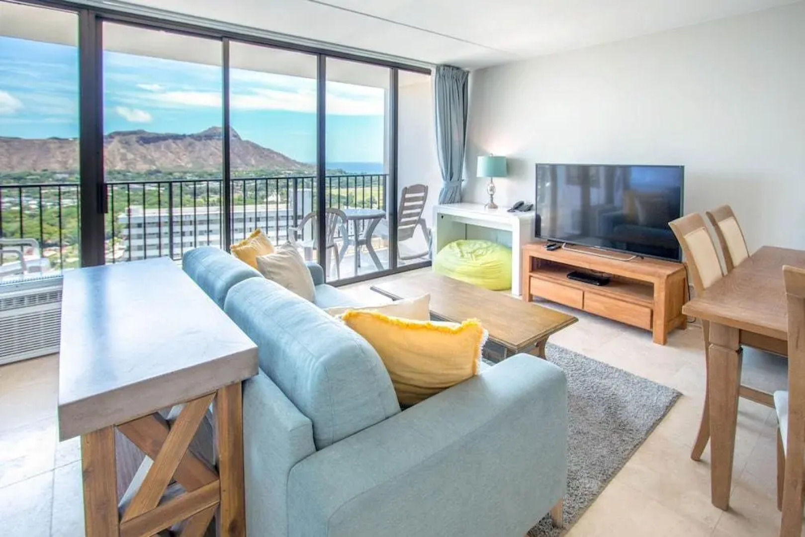 Waikiki Banyan - Ocean View Tower 1 Suite 3209