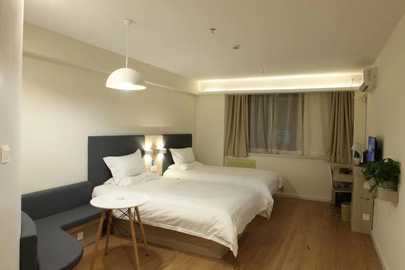 Hanting Express Guyuan Museum