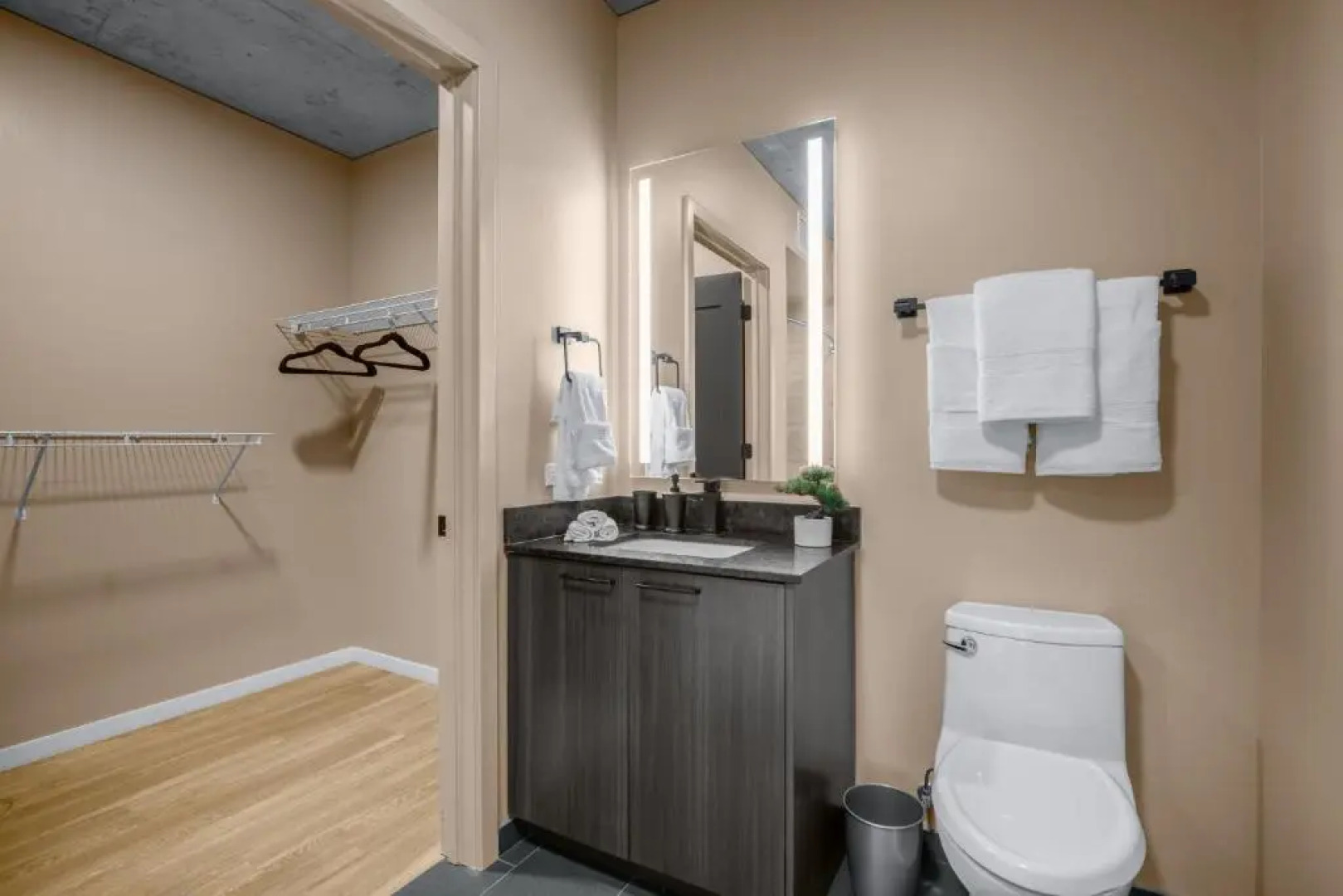 3BR Elegant Glass Penthouse Pool With Deck & Gym