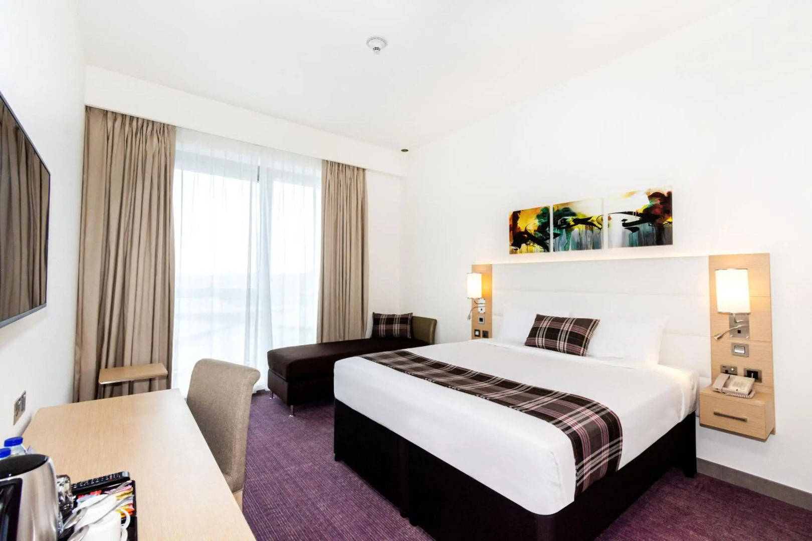 Отель Premier Inn Dubai Dragon Mart