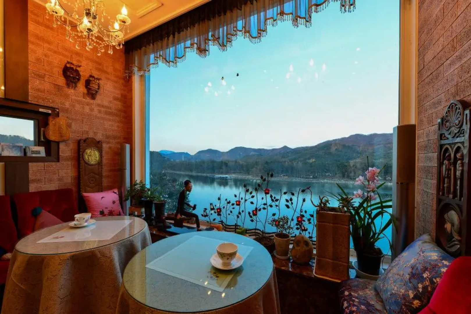 Moonlight Blue Pension