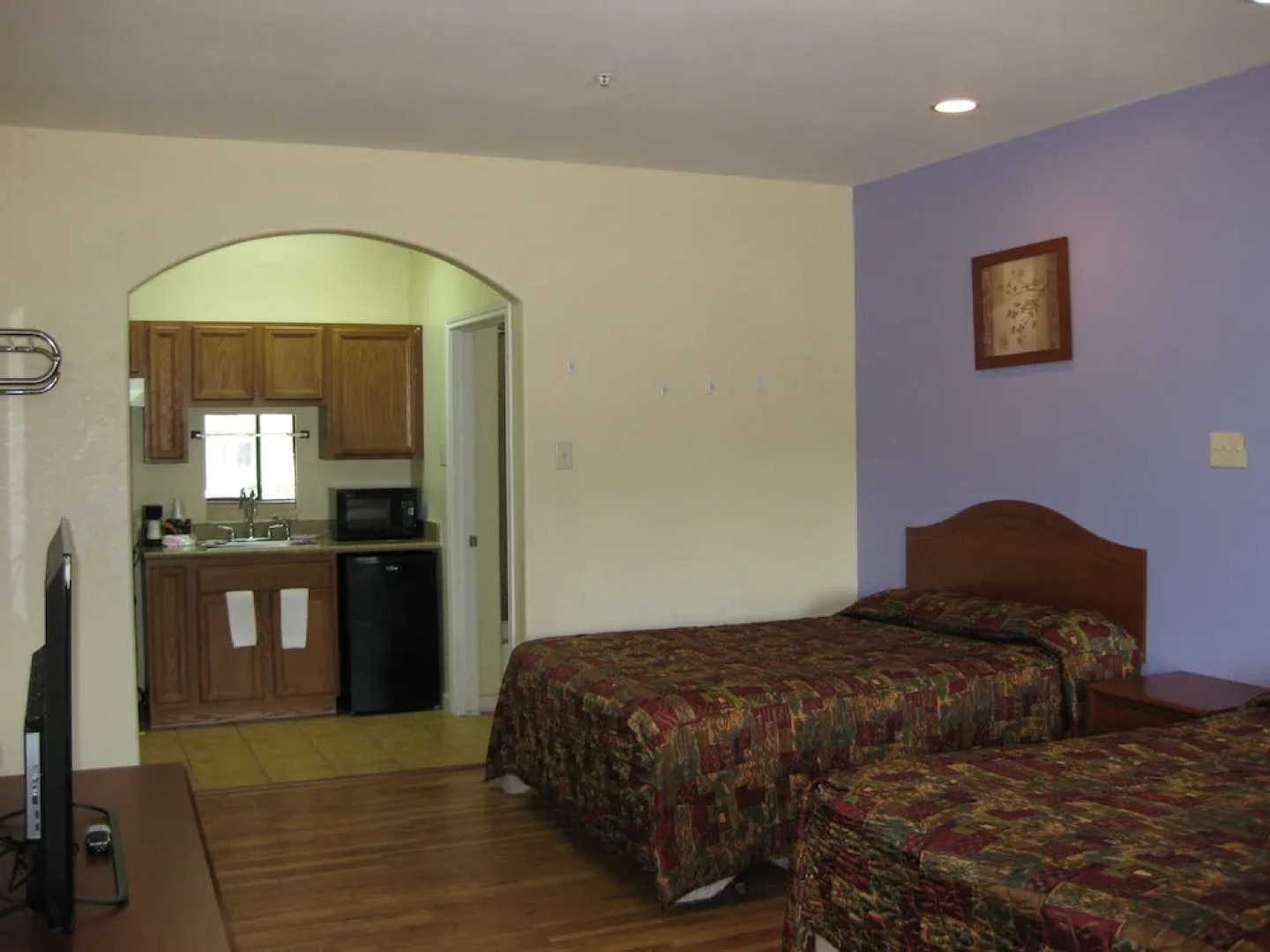 Scottish Inn and Suites