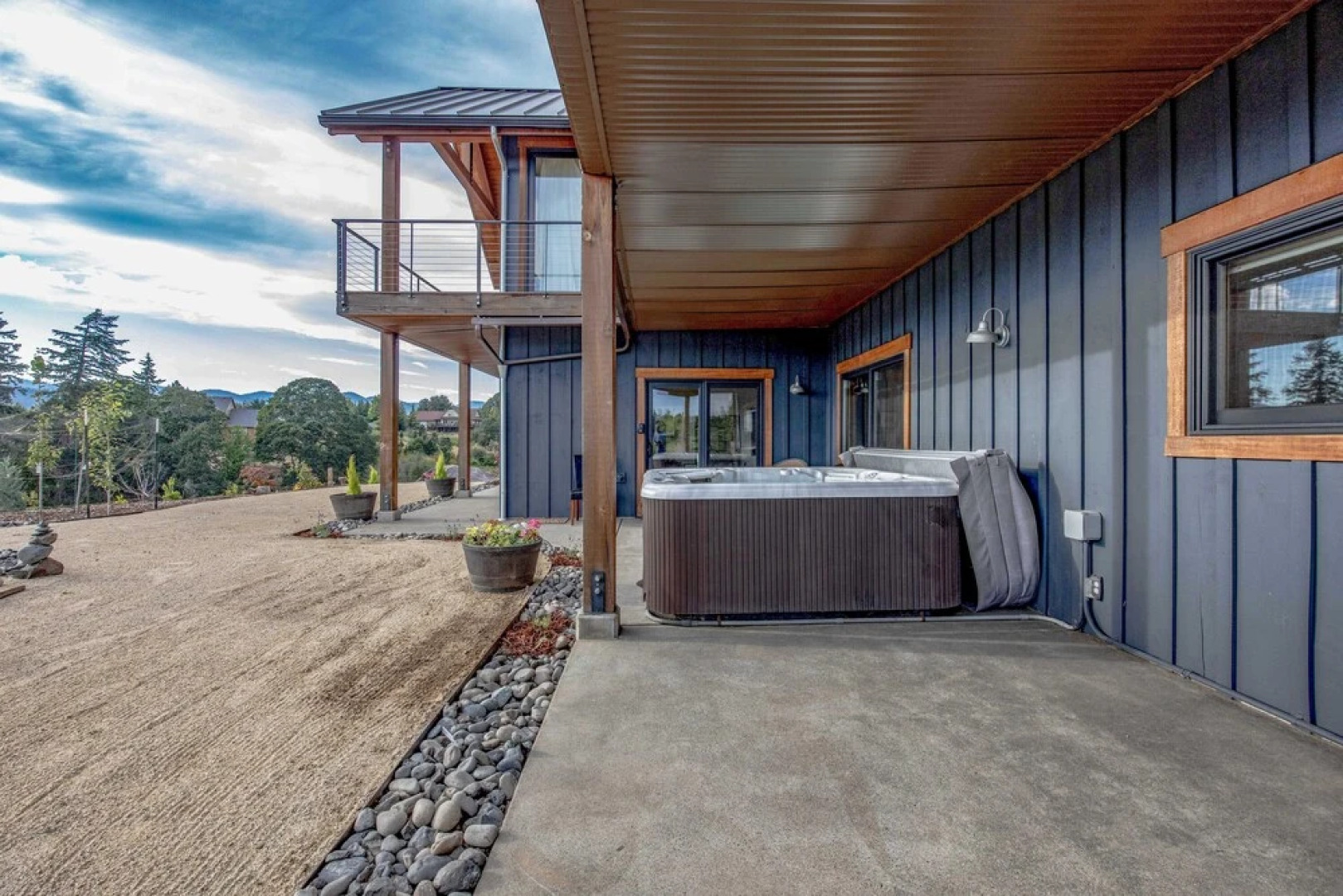 Zen View 2 Bedroom Home by Redawning