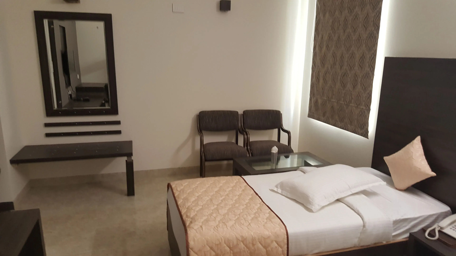 Hotel Kanishk