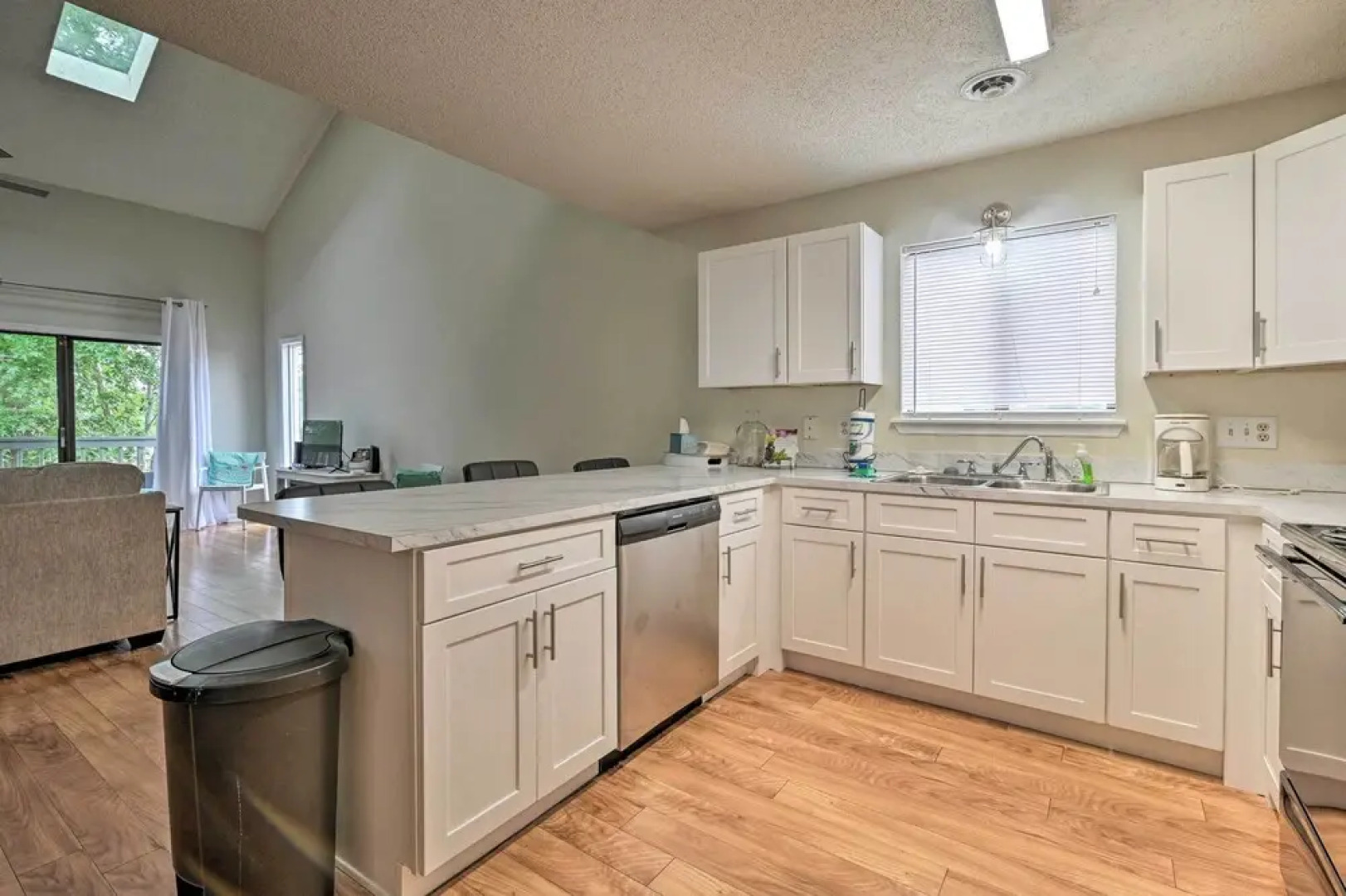 2 Mi to Surfside Beach: Golf Getaway w/ Balcony!