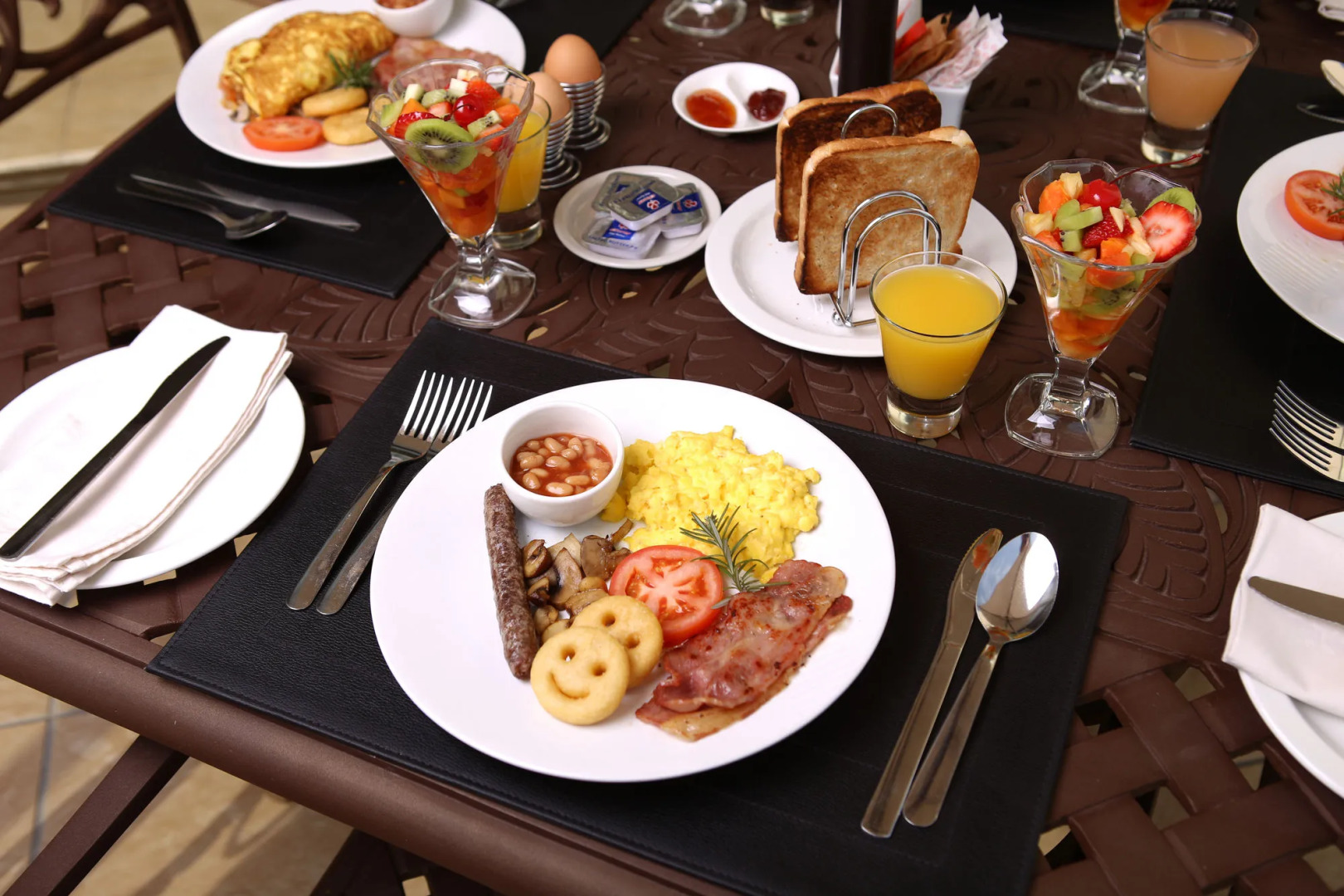 Bar T Nique Guest House