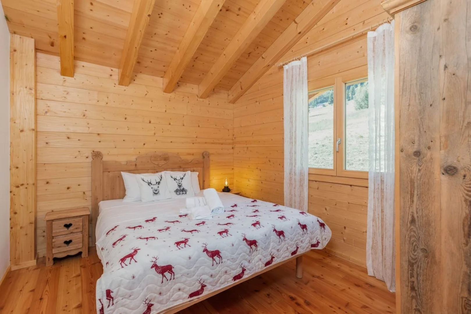 Chalet Le Cerf - NEW Build, Stylish Stay