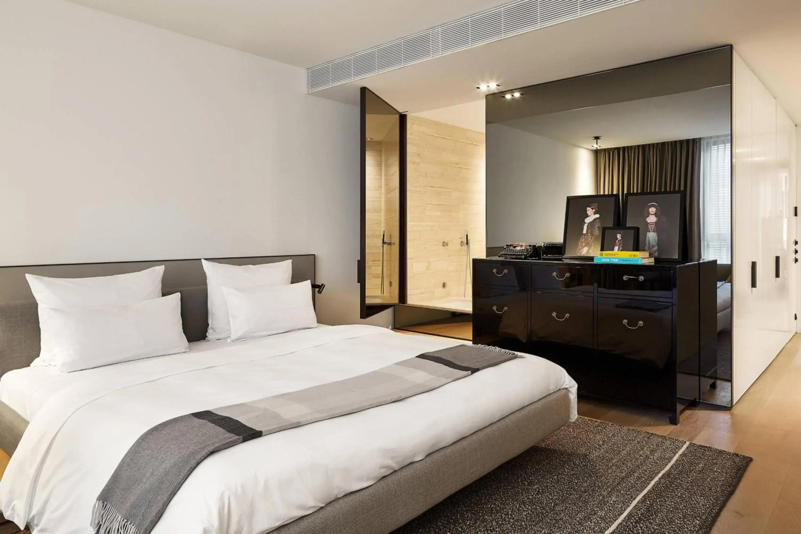 Roomers Baden-Baden, Autograph Collection