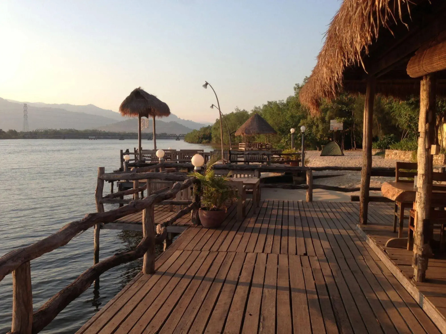 Natural Bungalows Restaurant and Bar