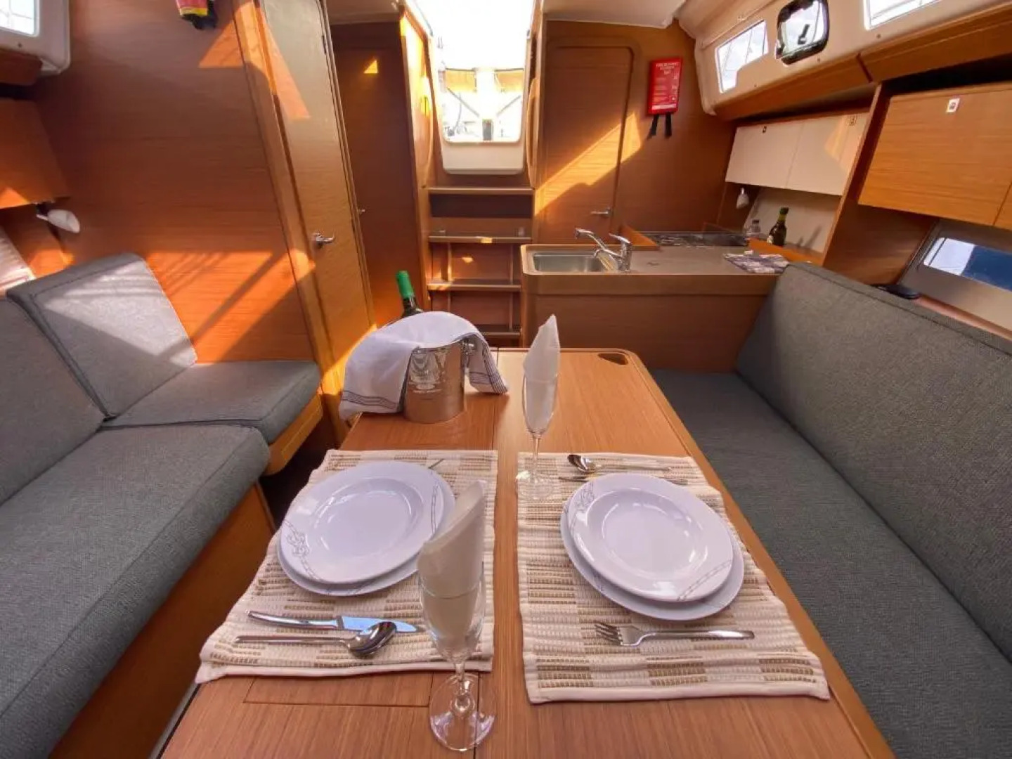 TROIA - Veleiro em marina