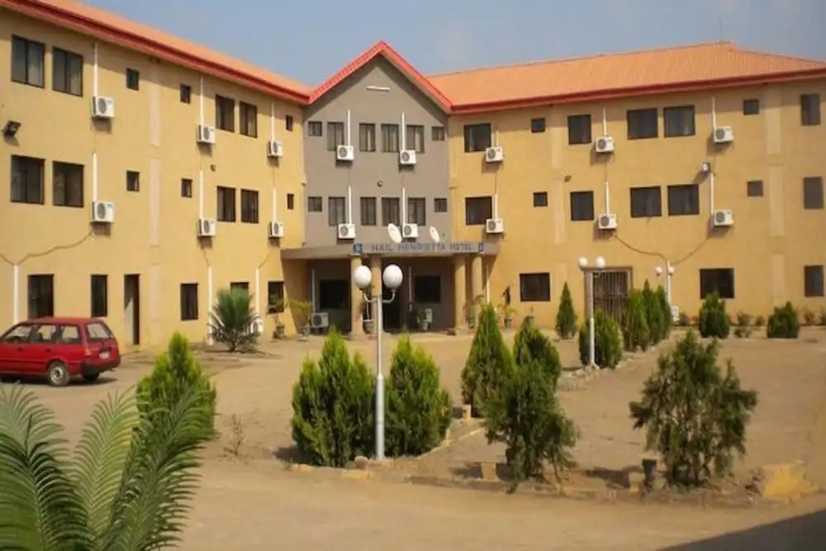 Hail Henrietta Hotel